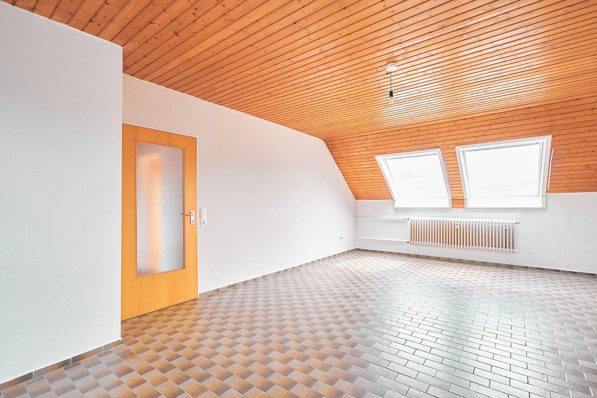 KA-Durlach / 3-Zi-DG-Whg mit Garage & Turmbergblick in toller Lage / sofort bezugsfrei