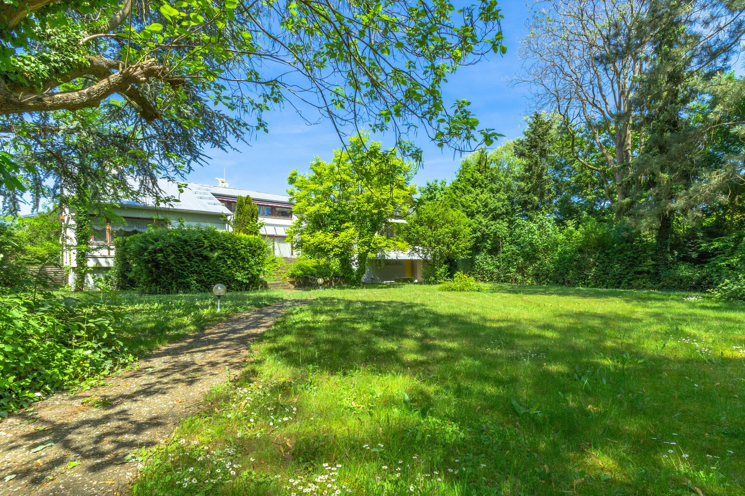 Bellheim / Bauplatz für ein 1-2-Familienhaus in zweiter Reihe am Spiegelbachpark