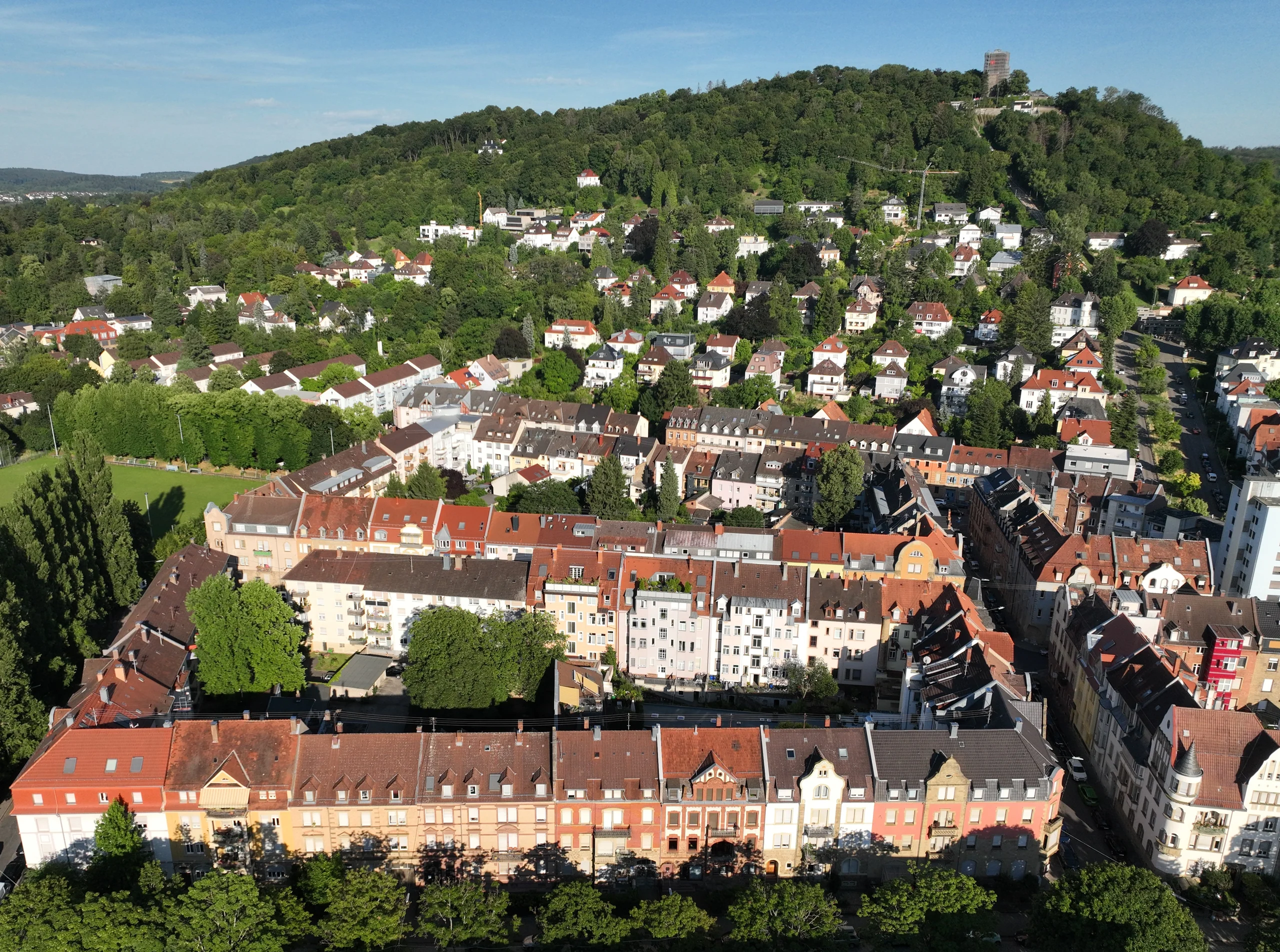 KA-Durlach / stilvolles & sanierungsbedürftiges Mehrfamilienhaus mit vielfältigem Potential & Ausbaureserven in zentraler Lage / 3 Wohnungen frei