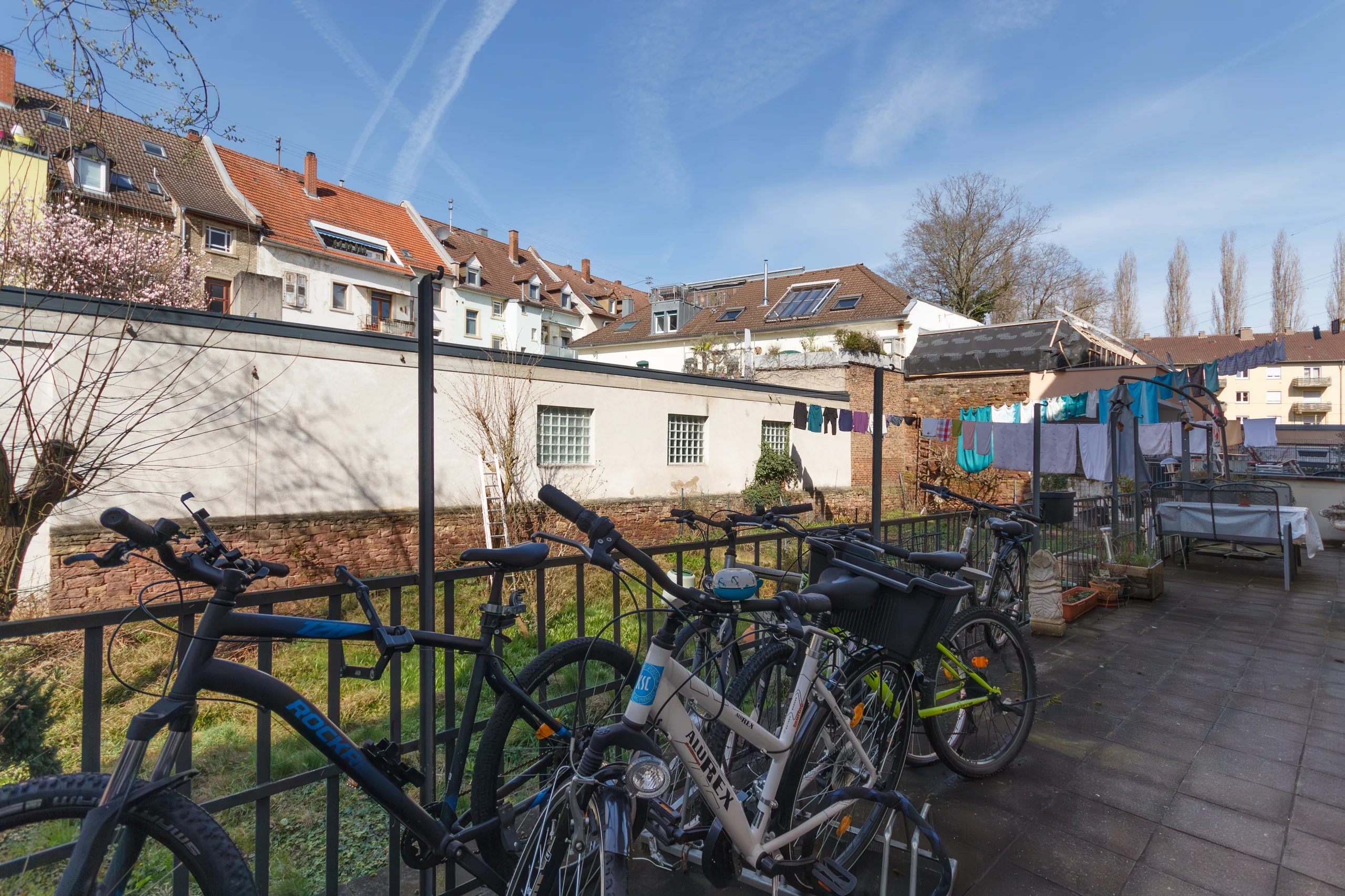 KA-Durlach / stilvolles & sanierungsbedürftiges Mehrfamilienhaus mit vielfältigem Potential & Ausbaureserven in zentraler Lage / 3 Wohnungen frei