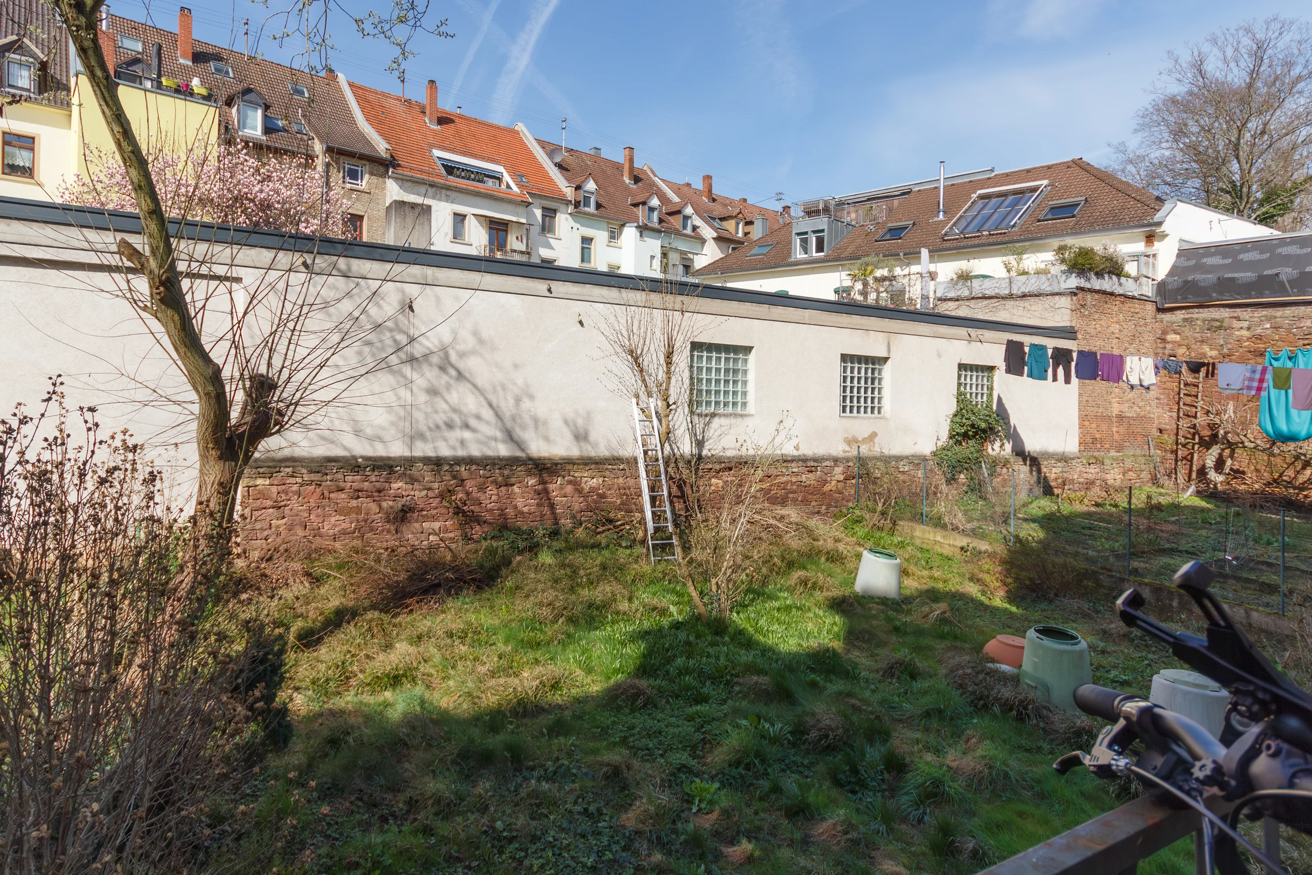 KA-Durlach / stilvolles & sanierungsbedürftiges Mehrfamilienhaus mit vielfältigem Potential & Ausbaureserven in zentraler Lage / 3 Wohnungen frei
