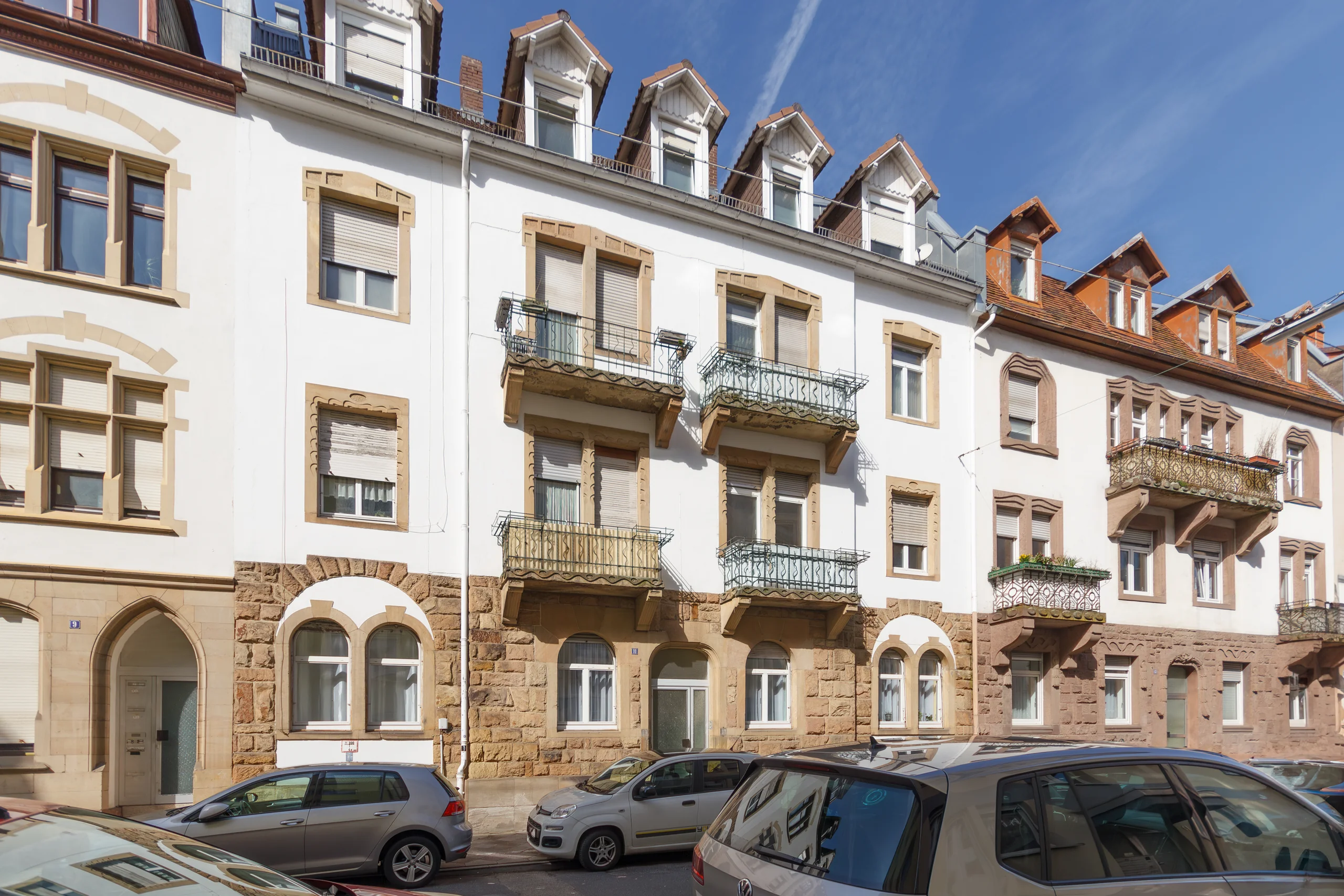 KA-Durlach / stilvolles & sanierungsbedürftiges Mehrfamilienhaus mit vielfältigem Potential & Ausbaureserven in zentraler Lage / 3 Wohnungen frei