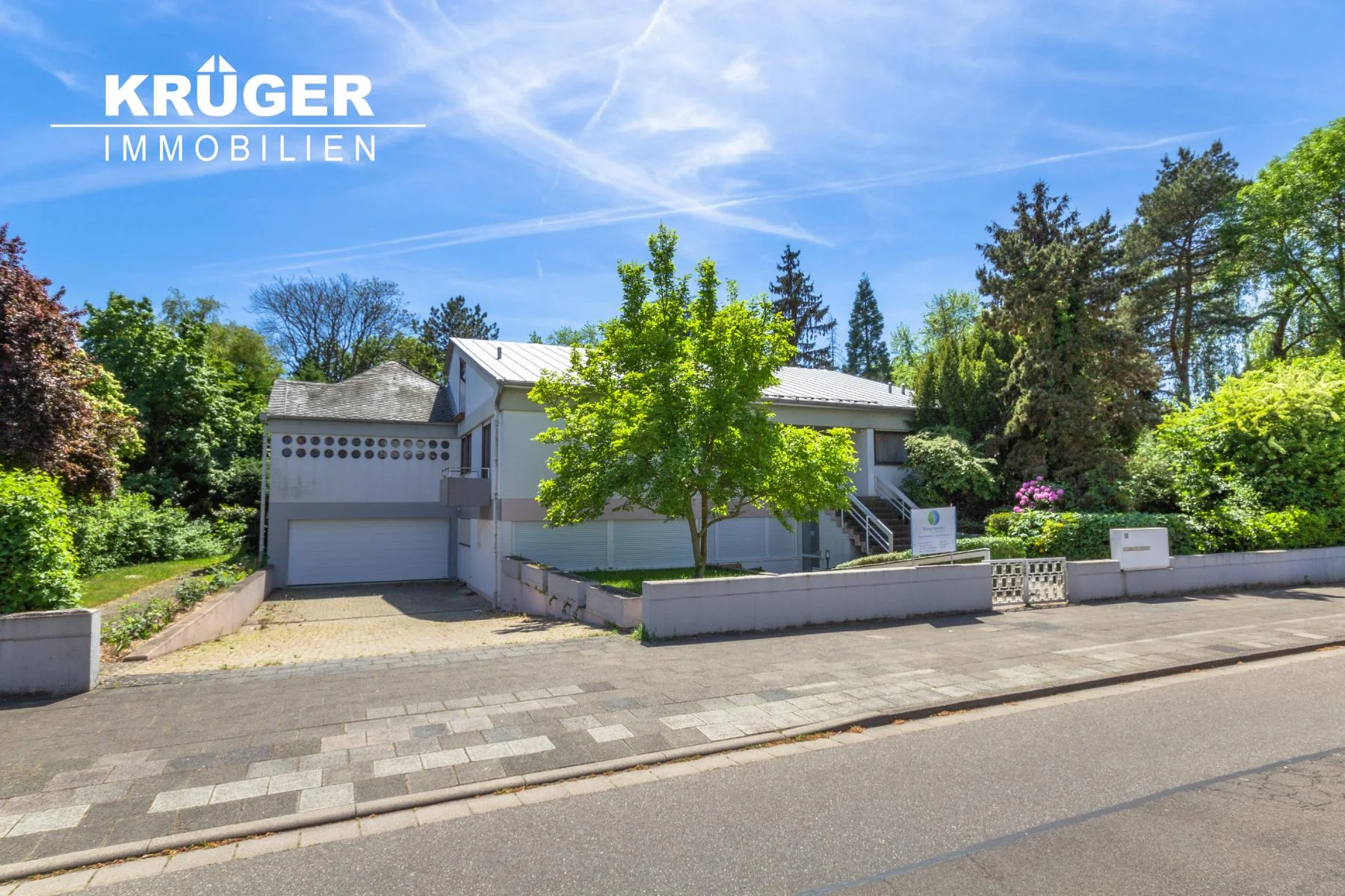 Bellheim / Architektenhaus mit 352 m² Wohnfläche und 123 m² Gewerbefläche auf großem Grundstück