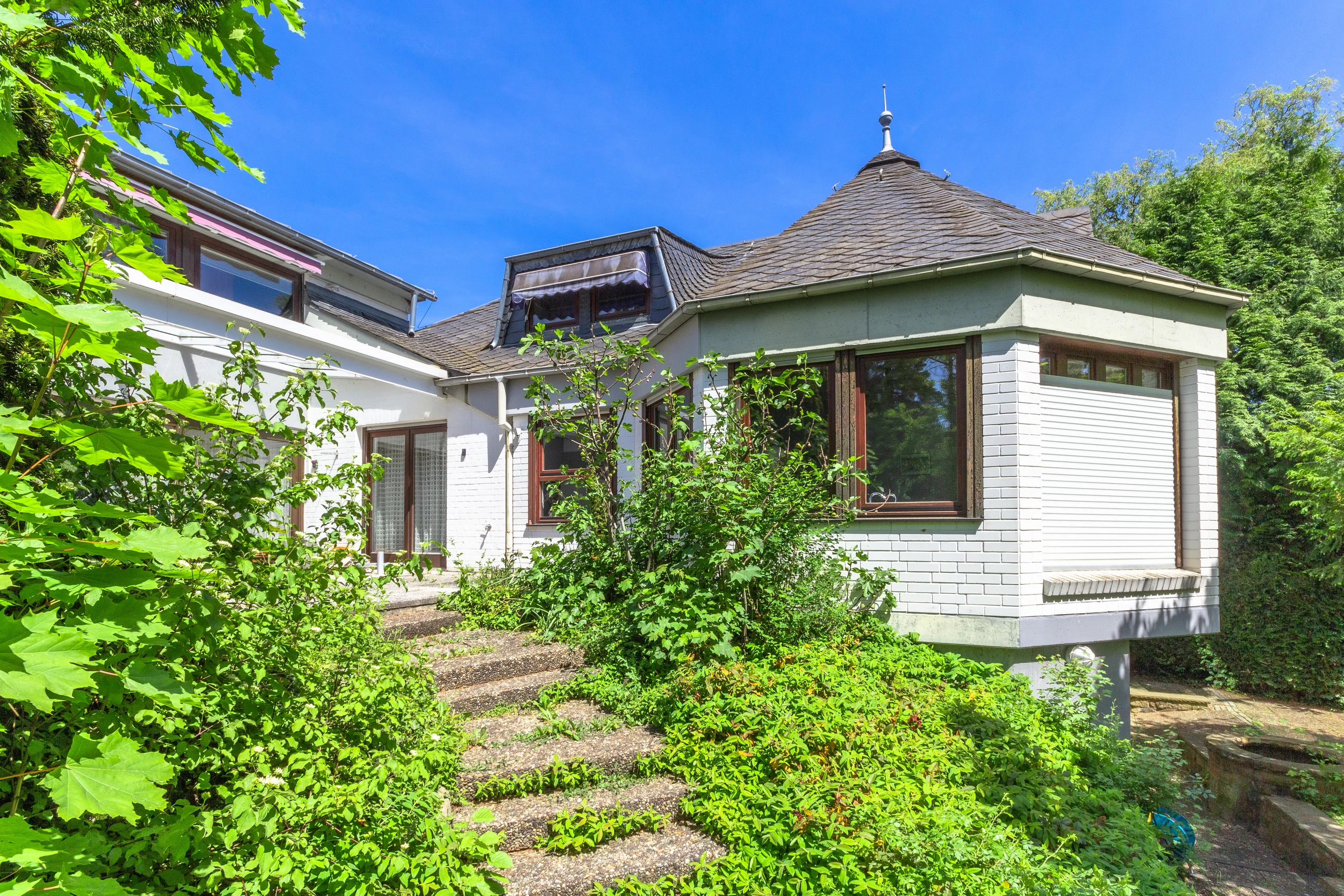 Bellheim / Architektenhaus mit 352 m² Wohnfläche und 123 m² Gewerbefläche auf großem Grundstück