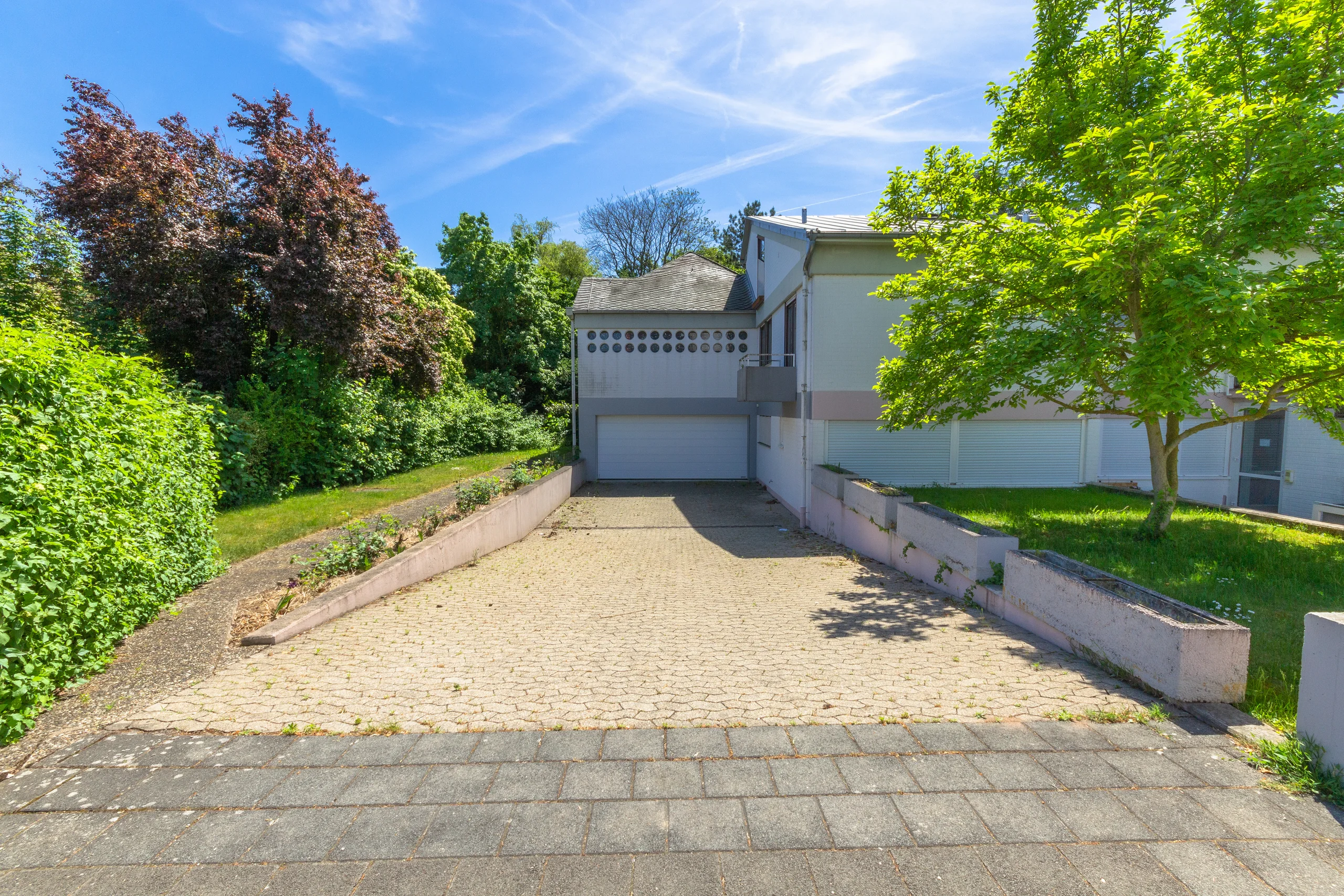 Bellheim / Architektenhaus mit 352 m² Wohnfläche und 123 m² Gewerbefläche auf großem Grundstück