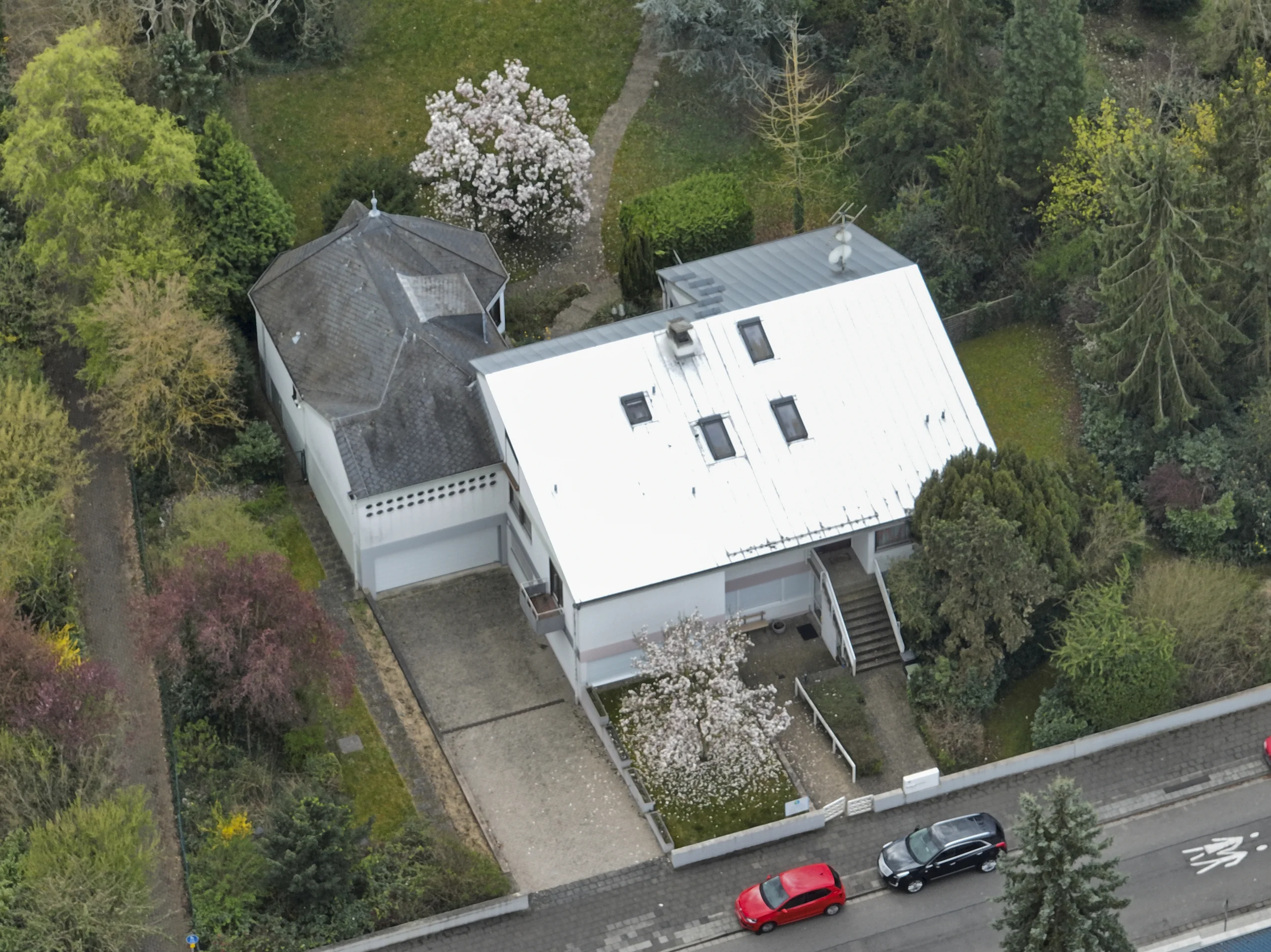 Bellheim / Architektenhaus mit 352 m² Wohnfläche und 123 m² Gewerbefläche auf großem Grundstück