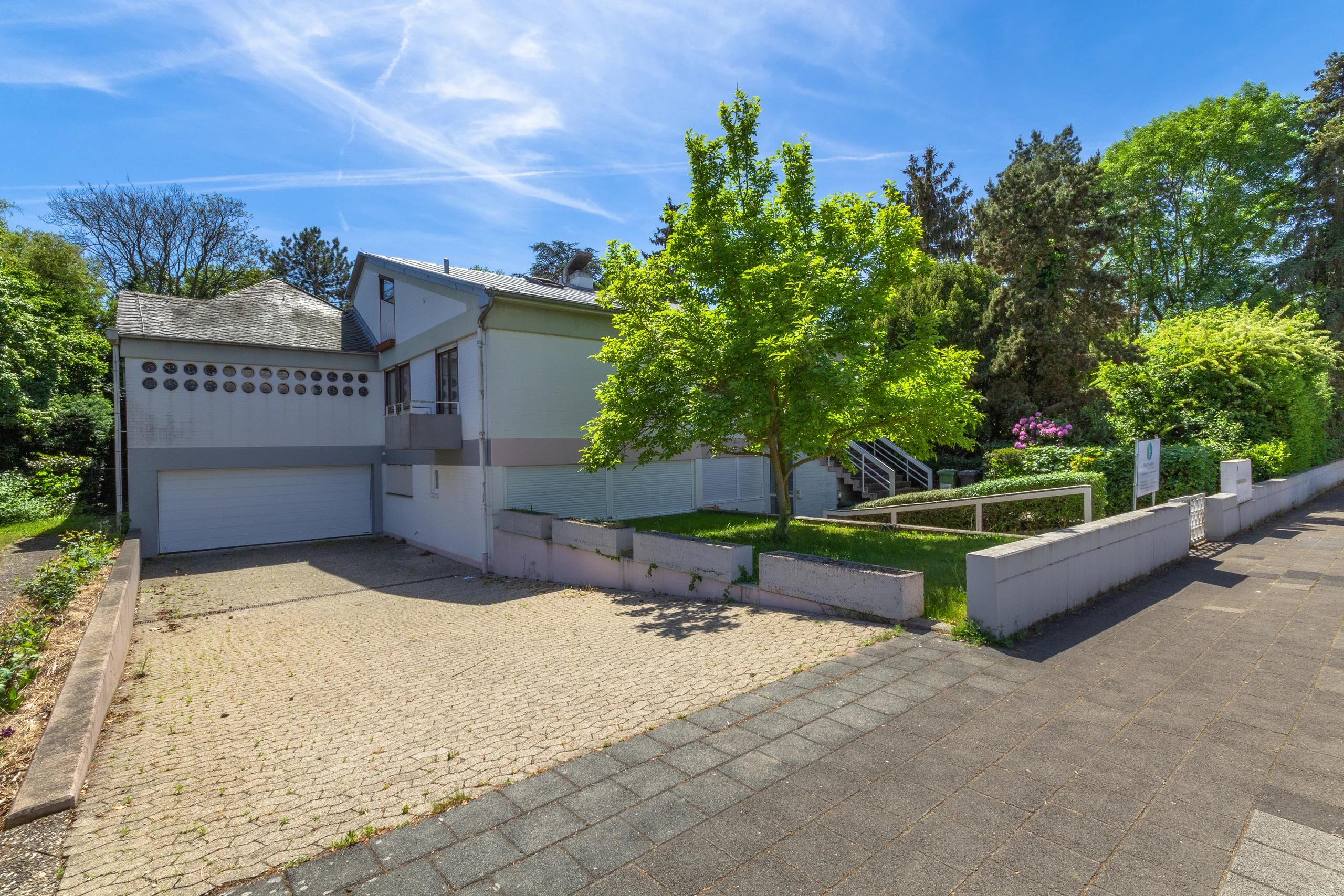 Bellheim / Architektenhaus mit 352 m² Wohnfläche und 123 m² Gewerbefläche auf großem Grundstück