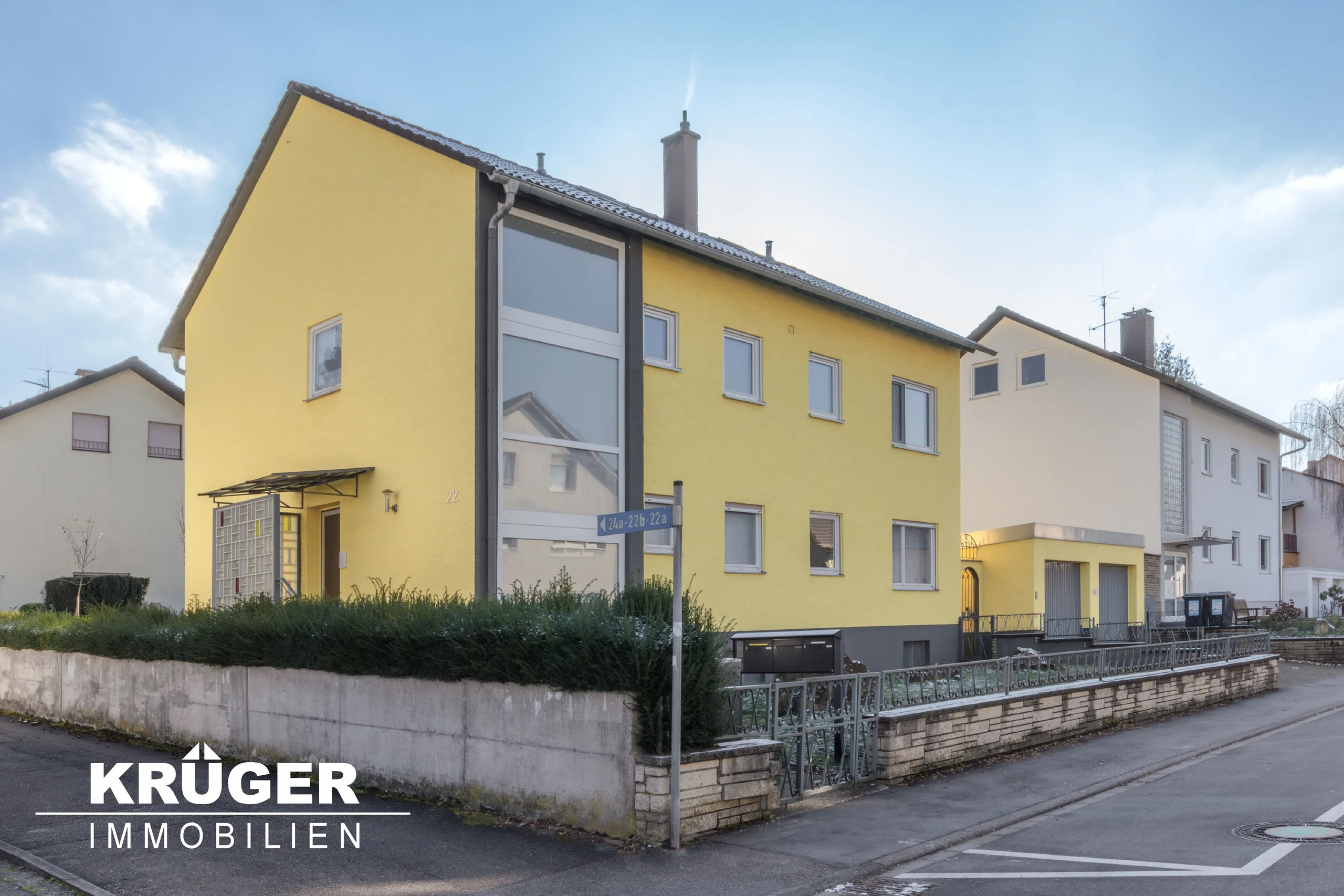 KA-Wolfartsweier / Mehrfamilienhaus mit drei Wohnungen, Doppelgarage und Garten / 2 Wohnungen frei
