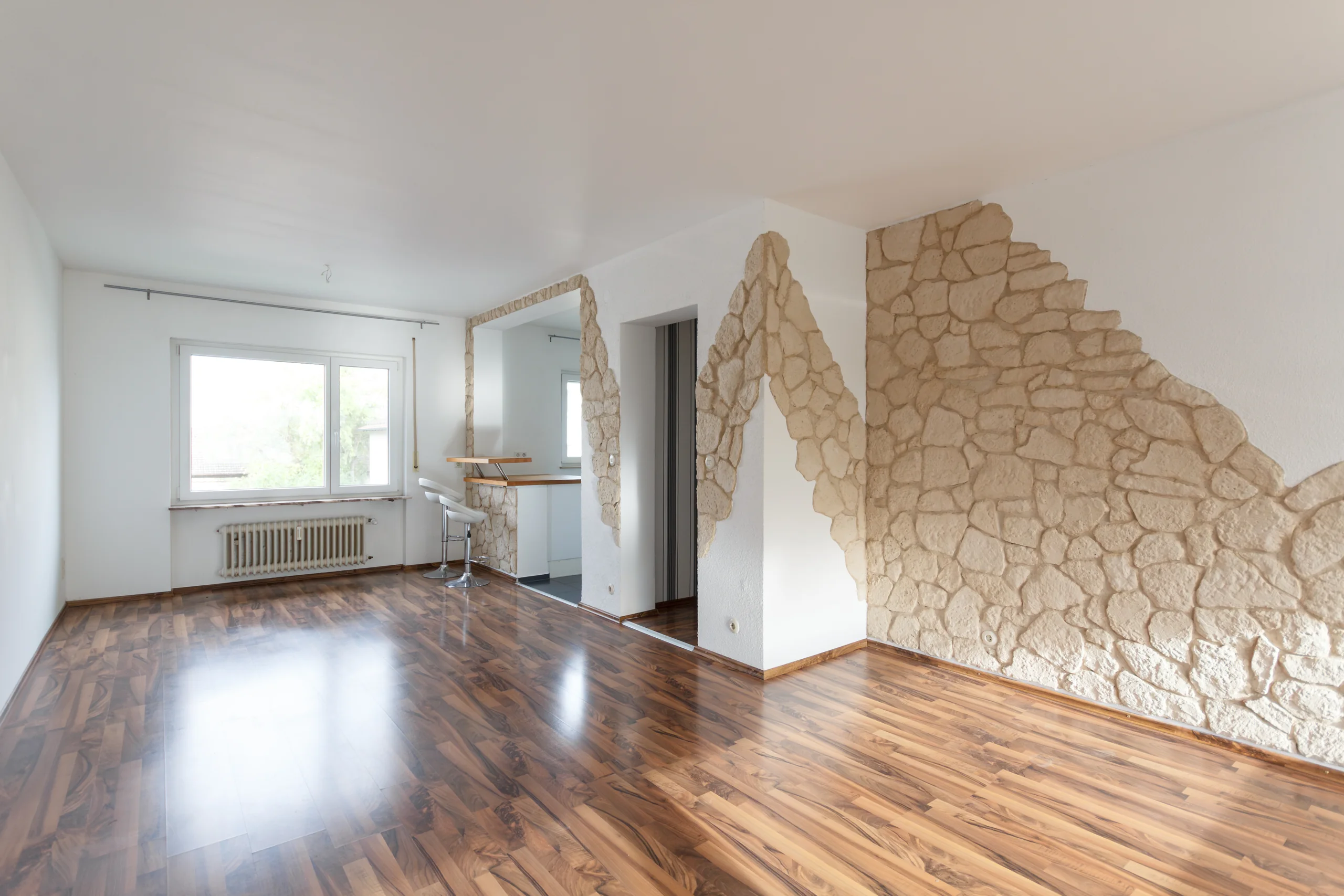 KA-Wolfartsweier / Mehrfamilienhaus mit drei Wohnungen, Doppelgarage und Garten / 2 Wohnungen frei