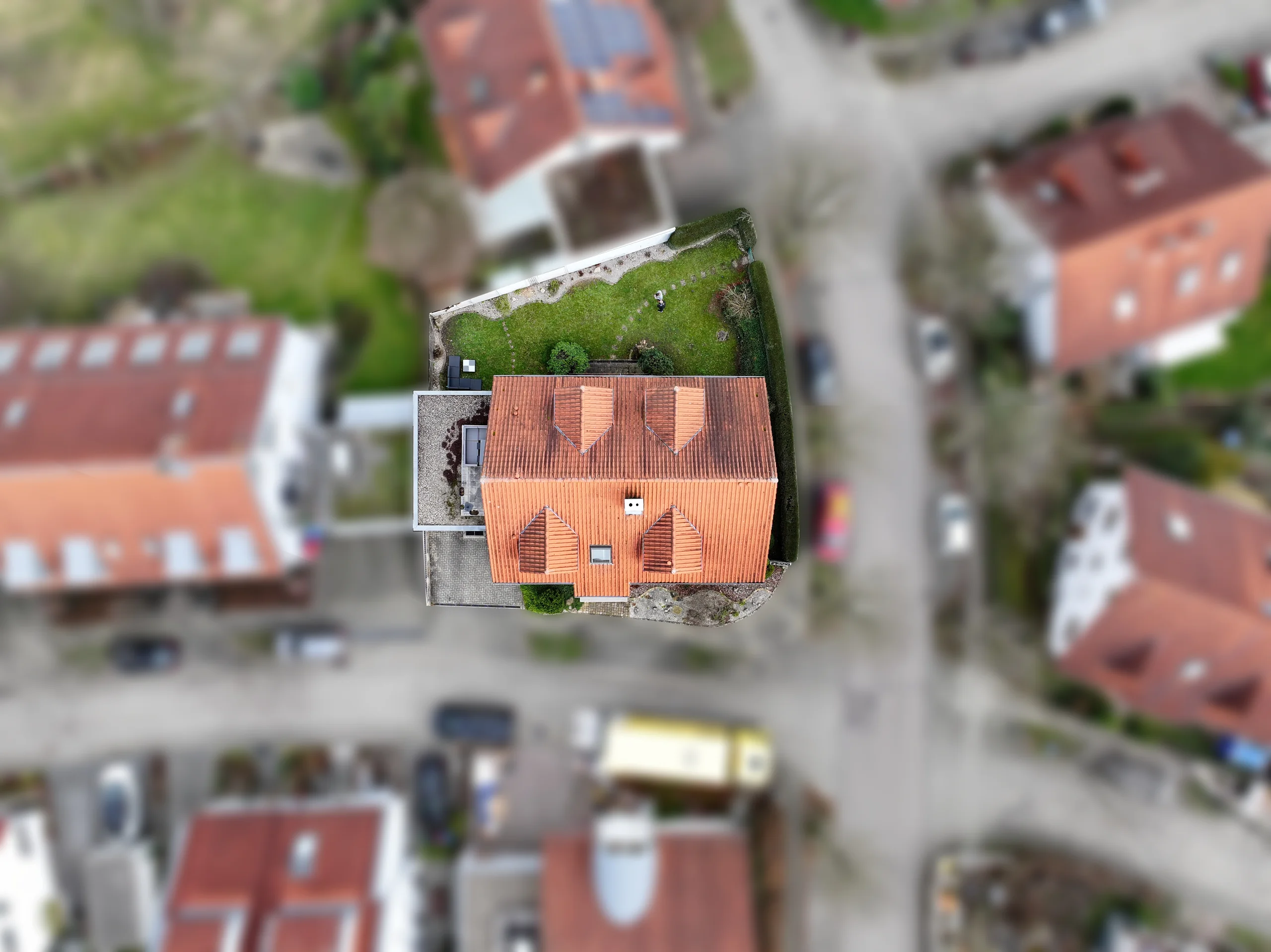 KA-Hohenwettersbach / MFH nutzbar als Mehrgenerationenhaus mit drei Wohnungen (DG & UG frei)