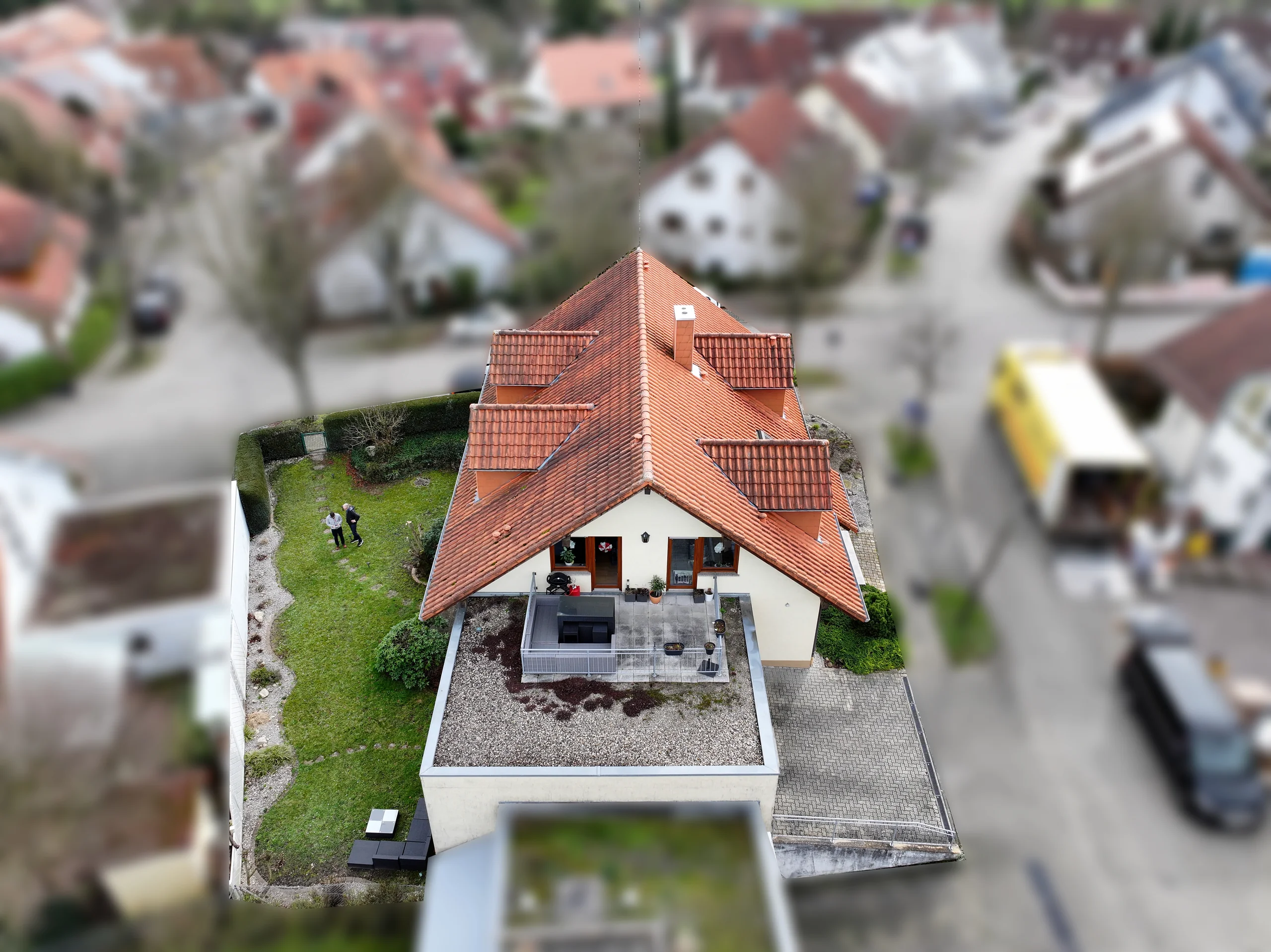 KA-Hohenwettersbach / MFH nutzbar als Mehrgenerationenhaus mit drei Wohnungen (DG & UG frei)
