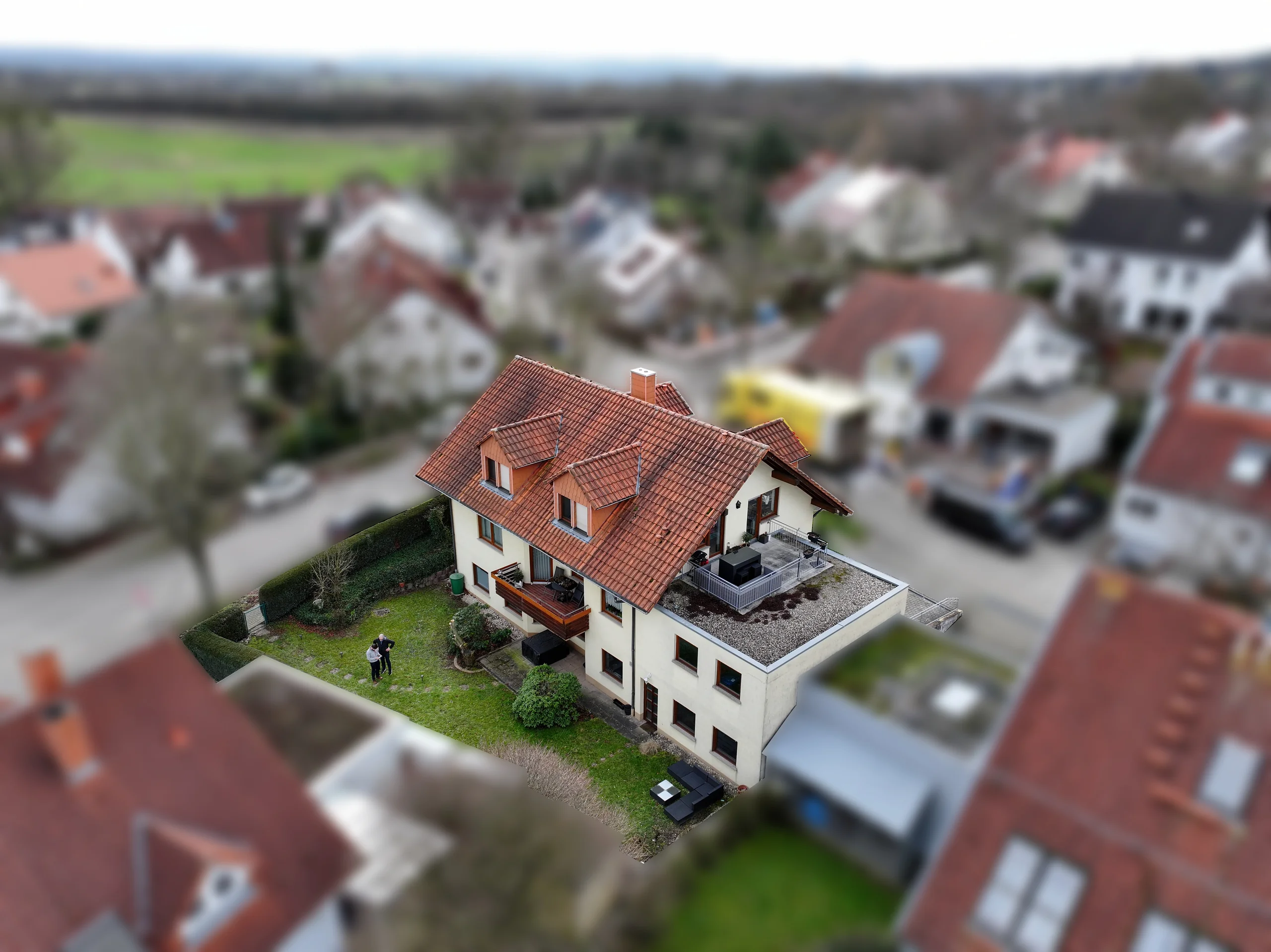 KA-Hohenwettersbach / MFH nutzbar als Mehrgenerationenhaus mit drei Wohnungen (DG & UG frei)