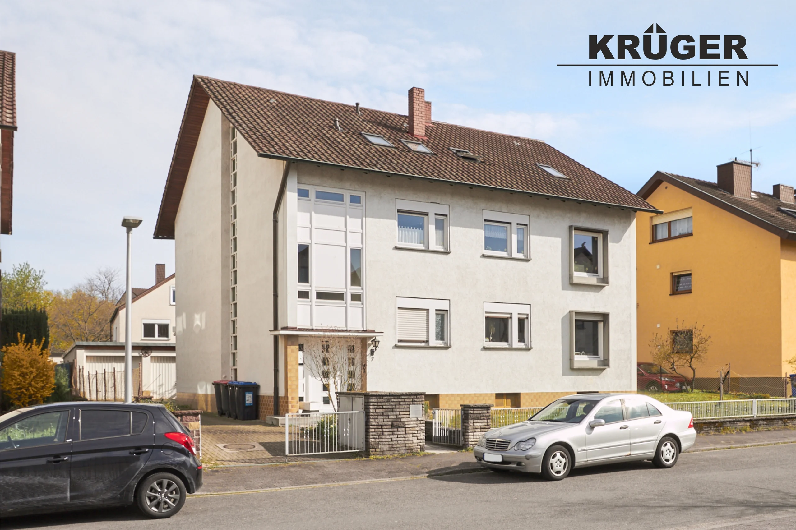 KA-Durlach / Mehrfamilienhaus mit drei Wohnungen, Doppelgarage und Gartengrundstück / vermietet / DG Wohnung frei