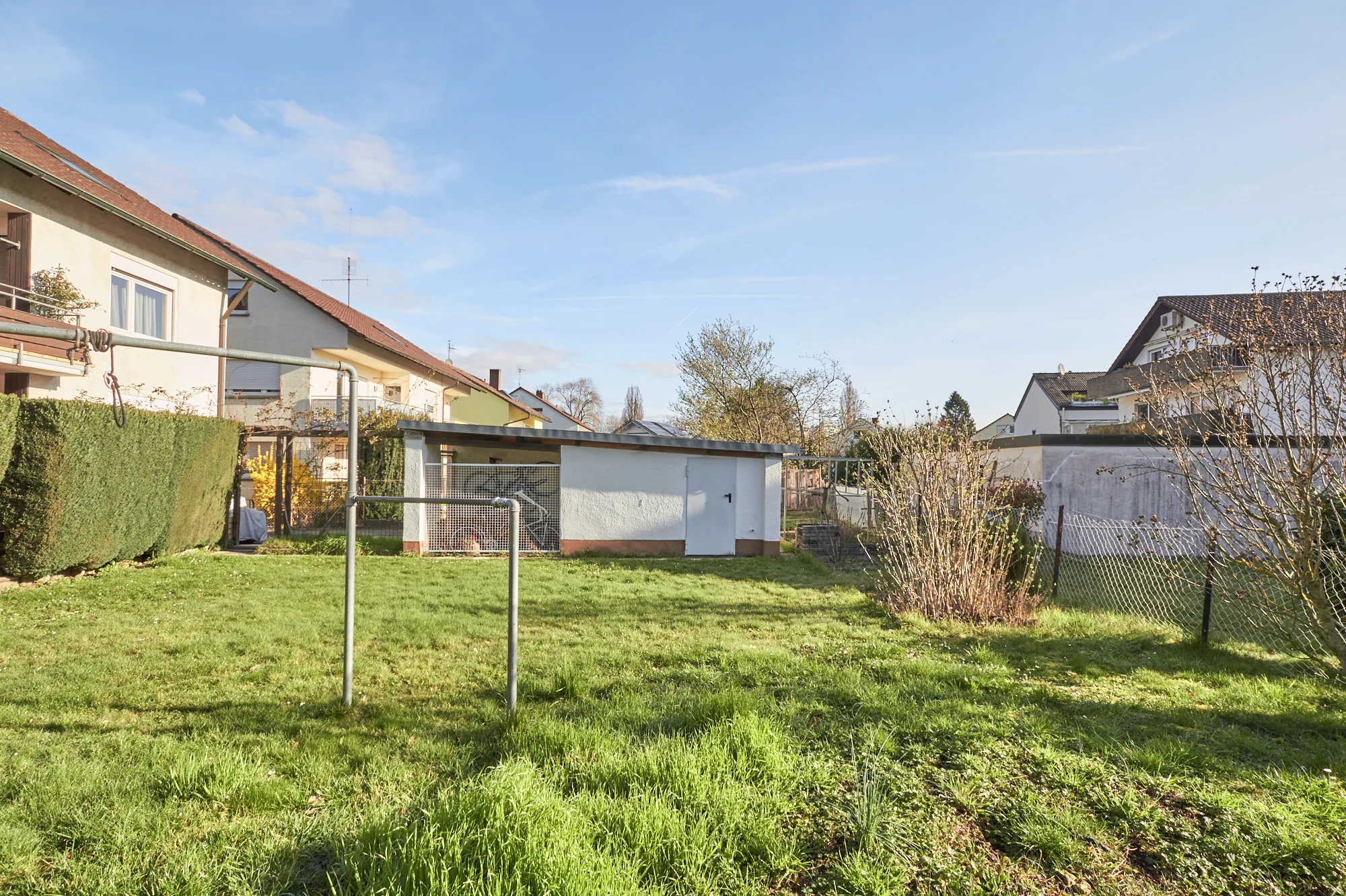KA-Durlach / Mehrfamilienhaus mit drei Wohnungen, Doppelgarage und Gartengrundstück / vermietet / DG Wohnung frei