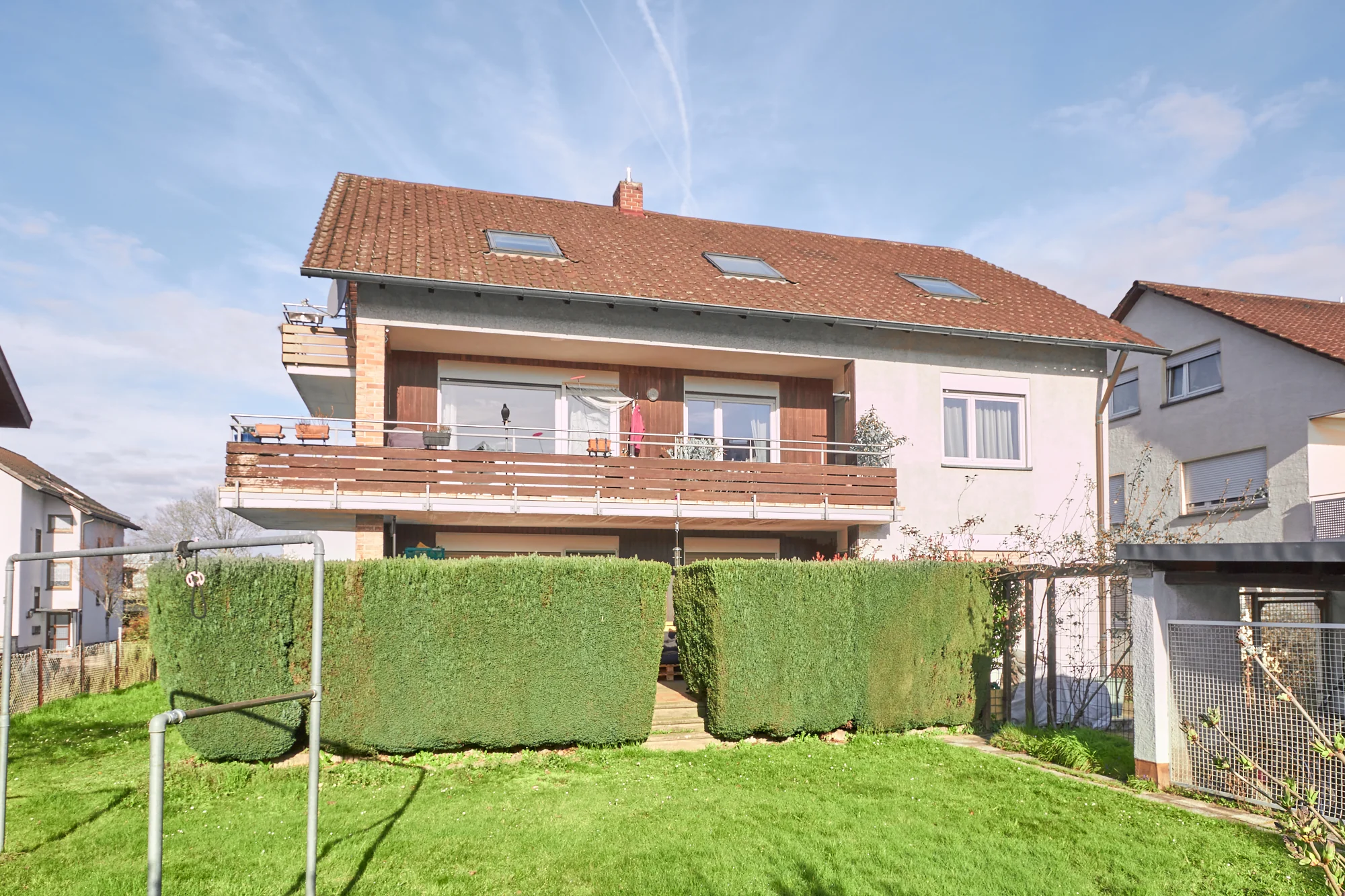KA-Durlach / Mehrfamilienhaus mit drei Wohnungen, Doppelgarage und Gartengrundstück / vermietet / DG Wohnung frei