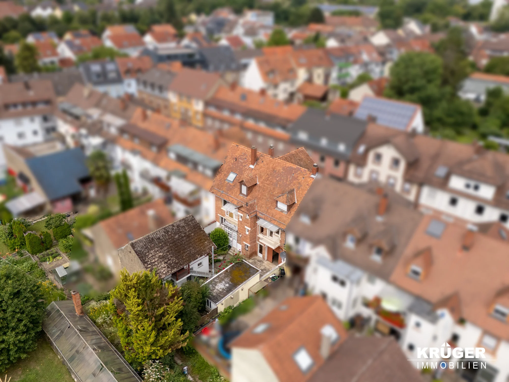 KA Durlach-Aue / sanierungsbedürftiges MFH mit Rückgebäude, Garage und Garten / zeitnah freiwerdend