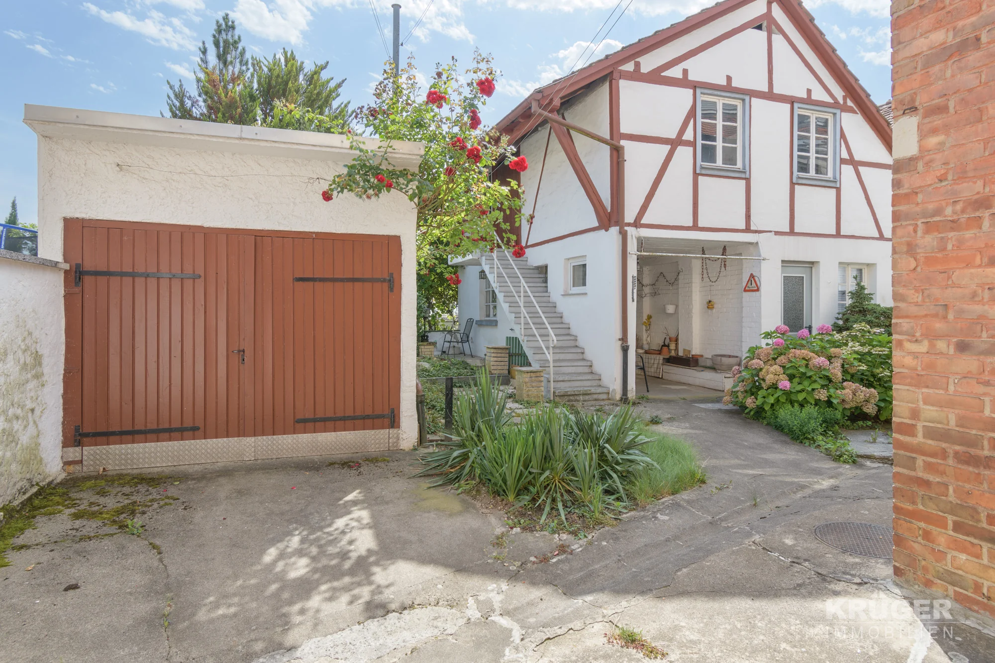 KA Durlach-Aue / sanierungsbedürftiges MFH mit Rückgebäude, Garage und Garten / zeitnah freiwerdend
