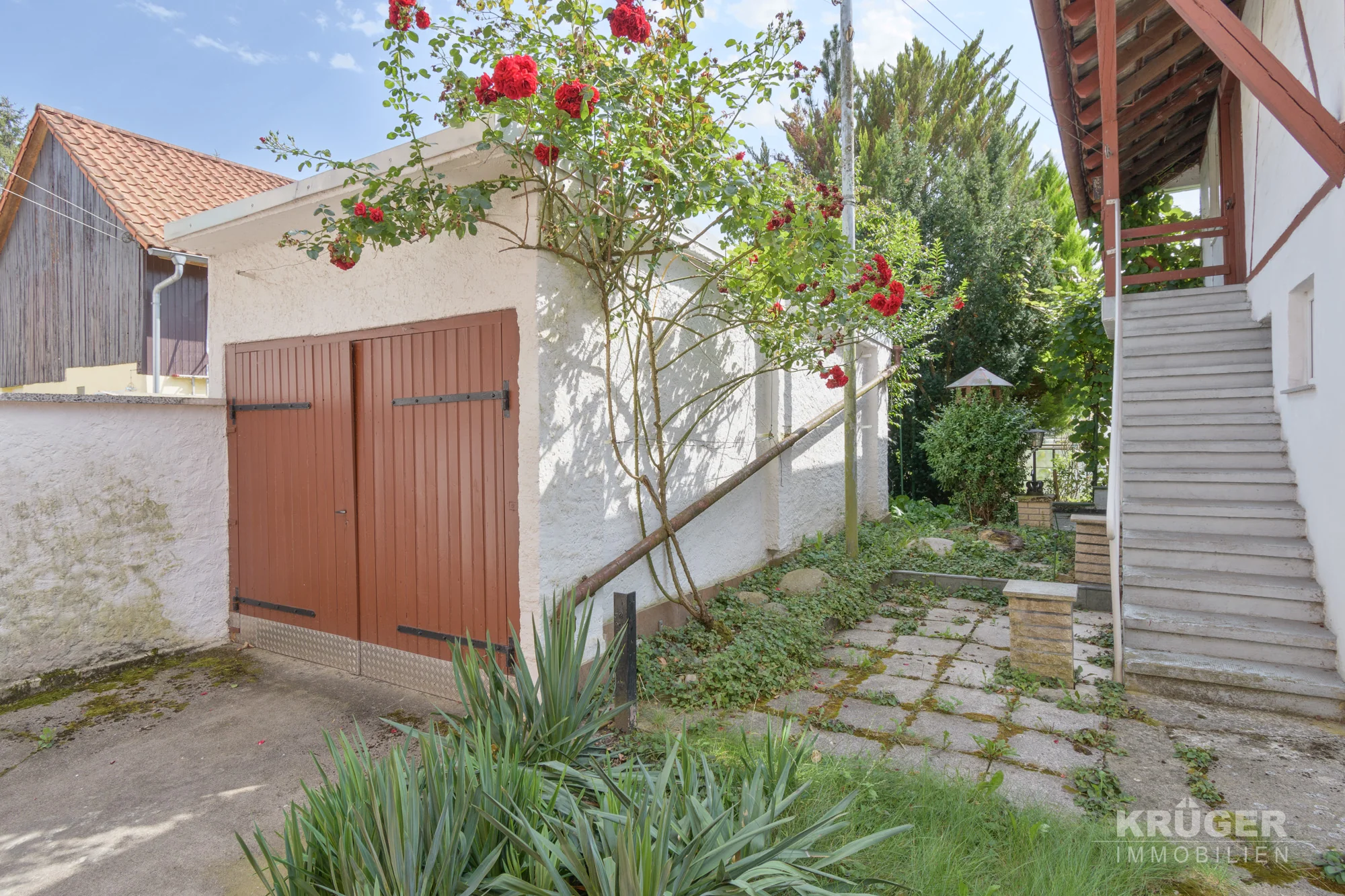 KA Durlach-Aue / sanierungsbedürftiges MFH mit Rückgebäude, Garage und Garten / zeitnah freiwerdend