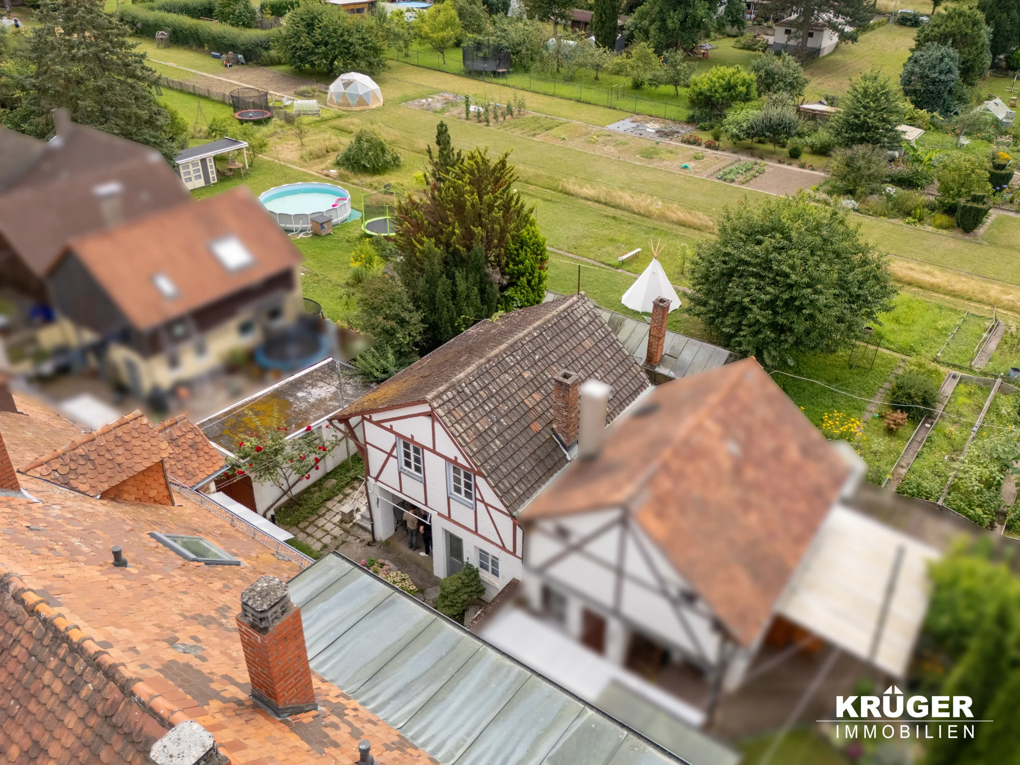 KA Durlach-Aue / sanierungsbedürftiges MFH mit Rückgebäude, Garage und Garten / zeitnah freiwerdend
