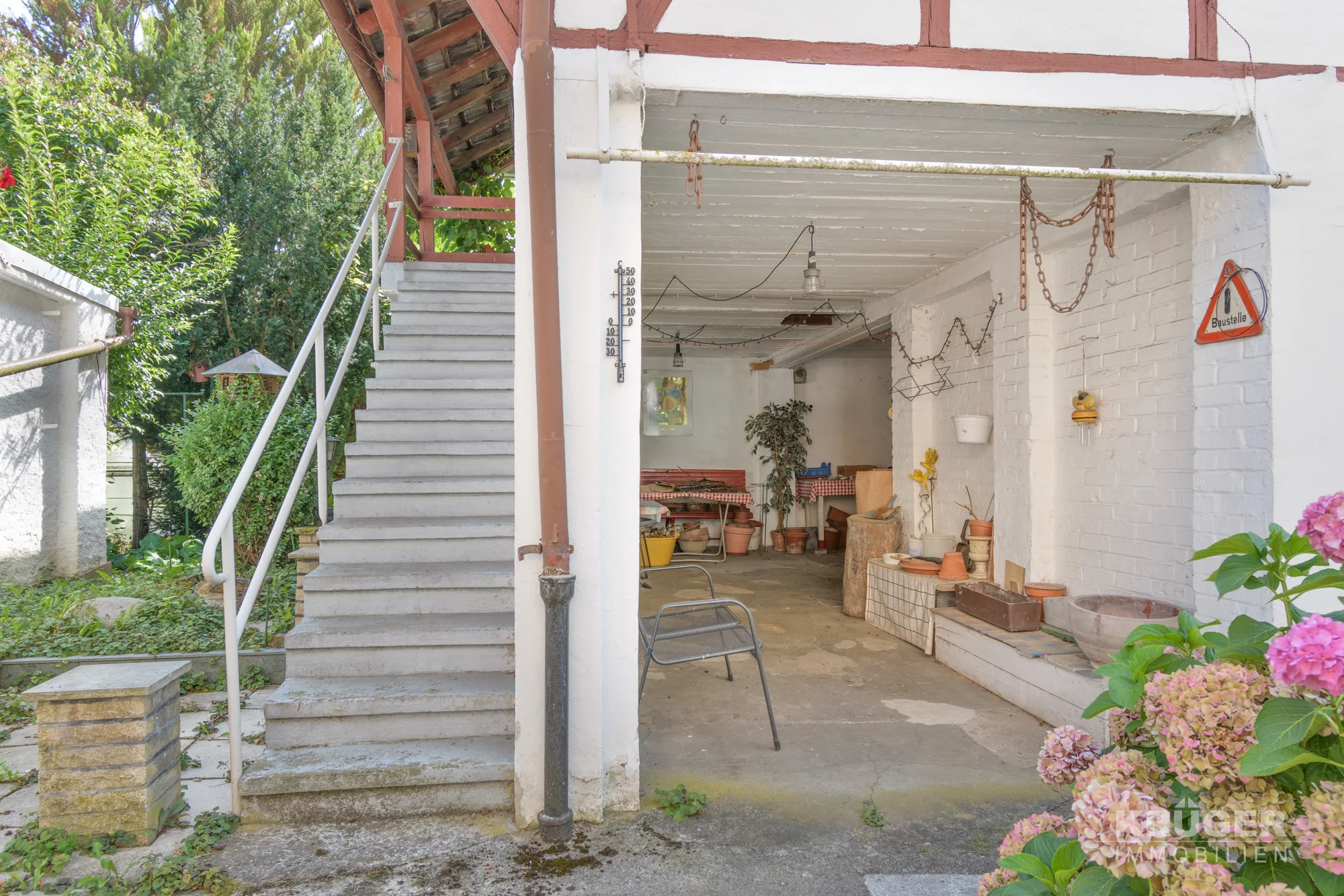 KA Durlach-Aue / sanierungsbedürftiges MFH mit Rückgebäude, Garage und Garten / zeitnah freiwerdend