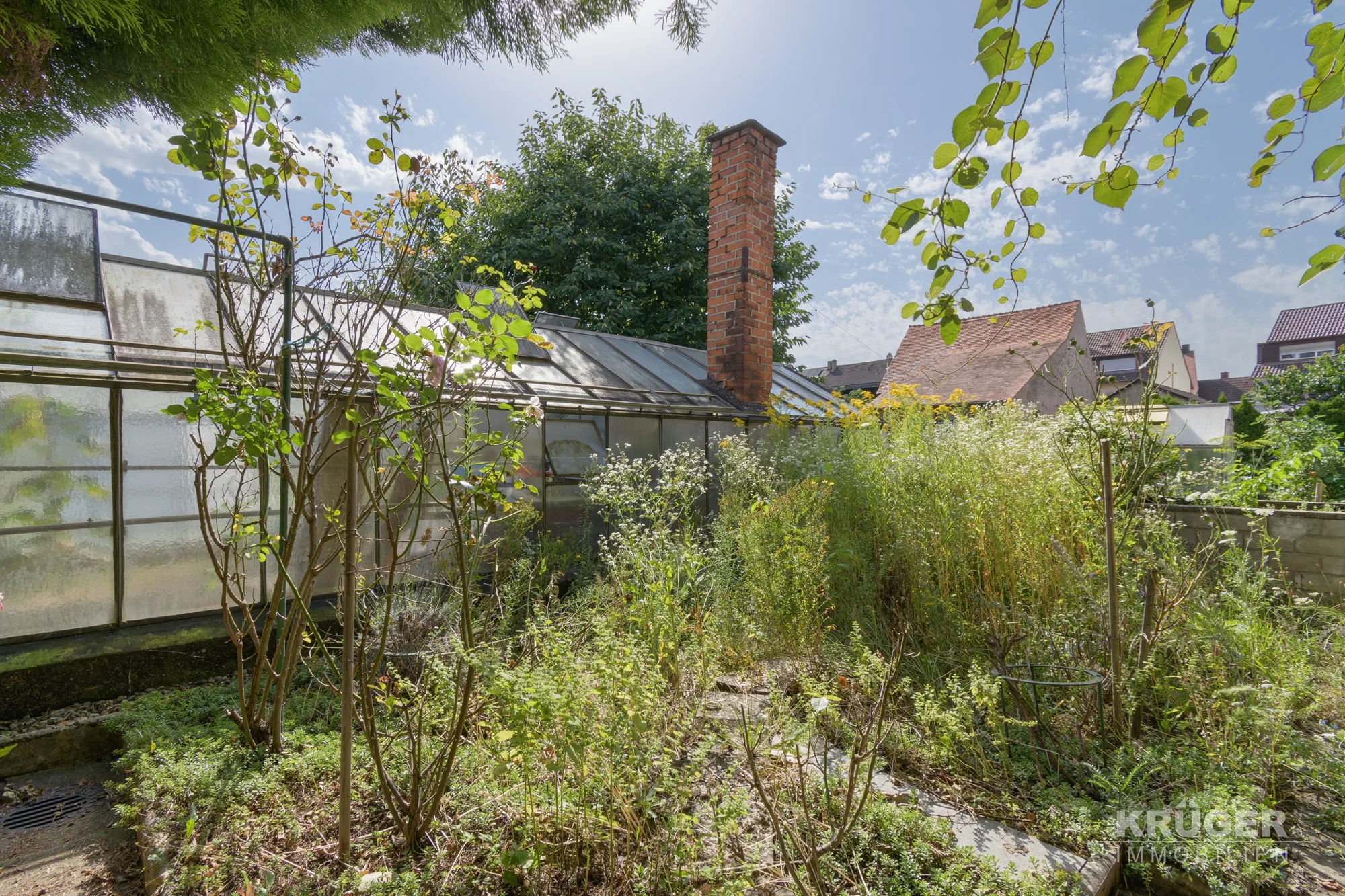 KA Durlach-Aue / sanierungsbedürftiges MFH mit Rückgebäude, Garage und Garten / zeitnah freiwerdend