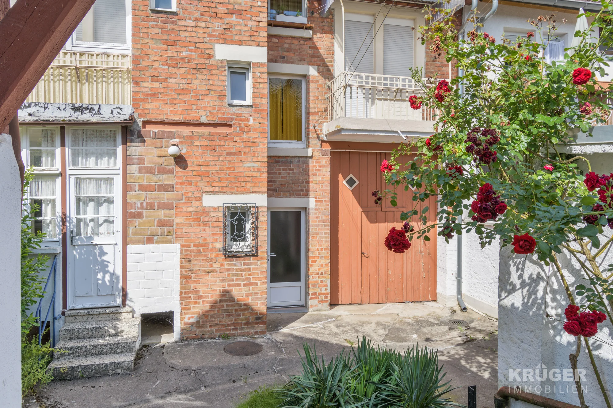KA Durlach-Aue / sanierungsbedürftiges MFH mit Rückgebäude, Garage und Garten / zeitnah freiwerdend