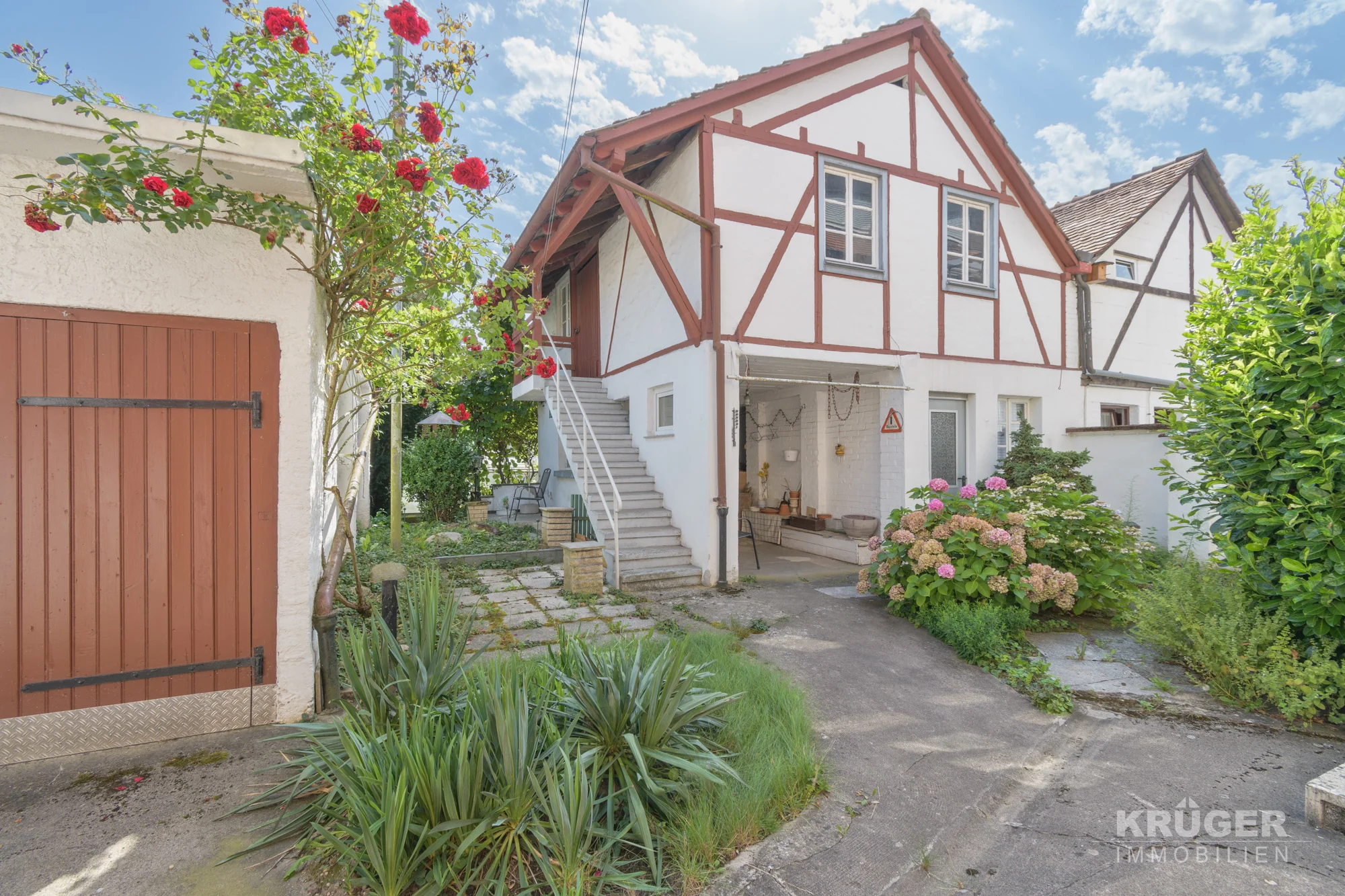 KA Durlach-Aue / sanierungsbedürftiges MFH mit Rückgebäude, Garage und Garten / zeitnah freiwerdend