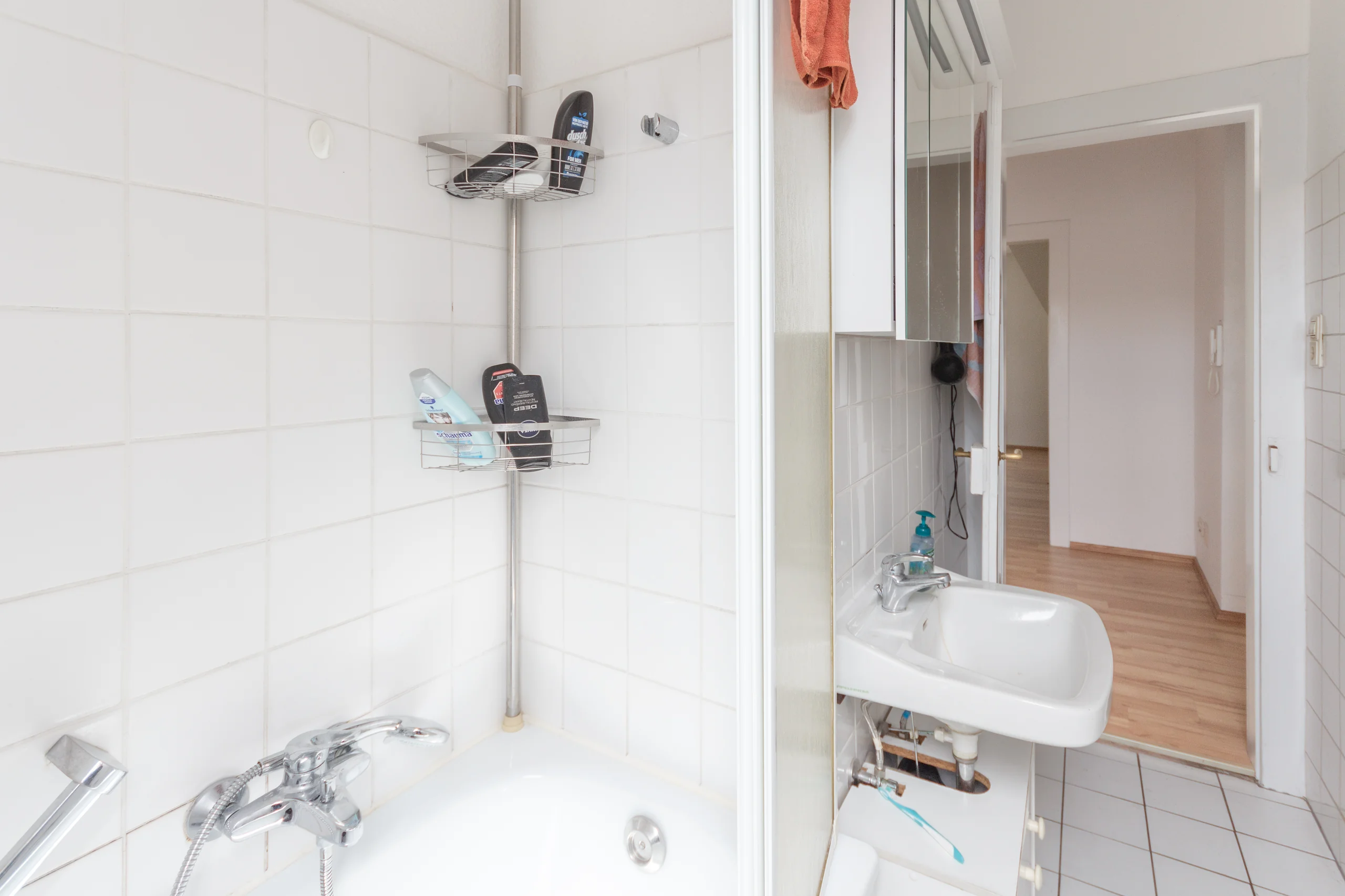 Karlsruhe-Durlach / helle 3-Zimmer-DG-Whg / sofort bezugsfrei!