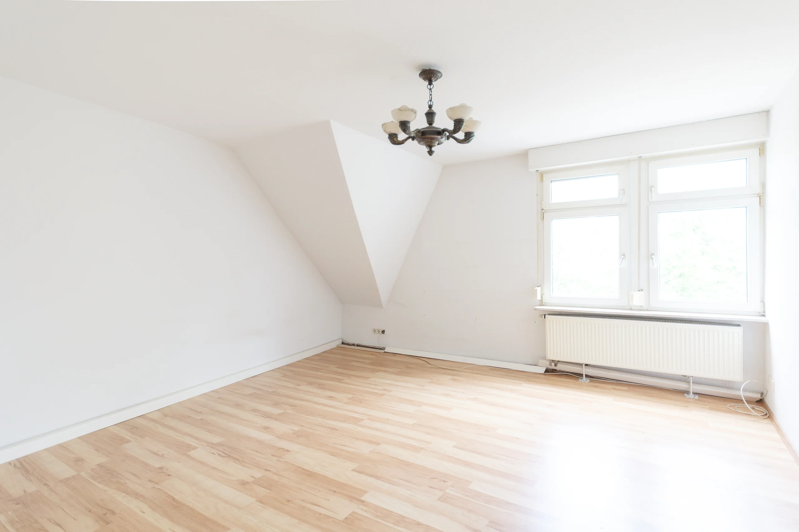 Karlsruhe-Durlach / helle 3-Zimmer-DG-Whg / sofort bezugsfrei!