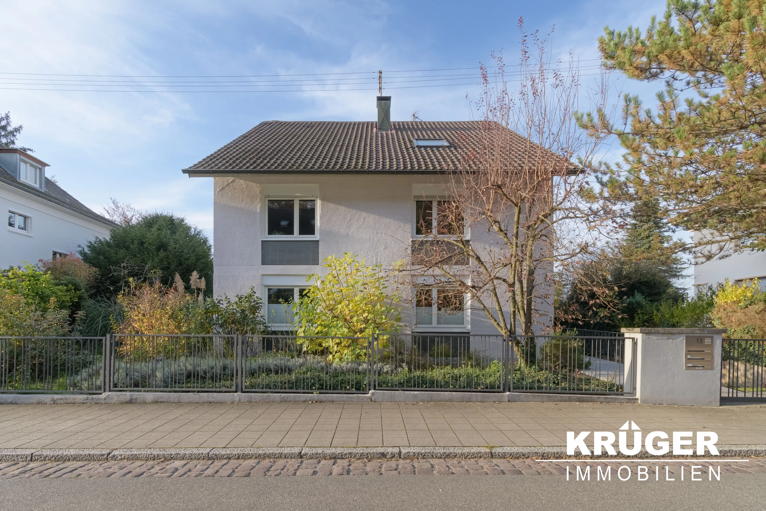 KA-Durlach / gepflegtes MFH mit drei Wohnungen, Balkonen und Gartengrundstück in ruhiger Halbhöhenlage am Turmberg