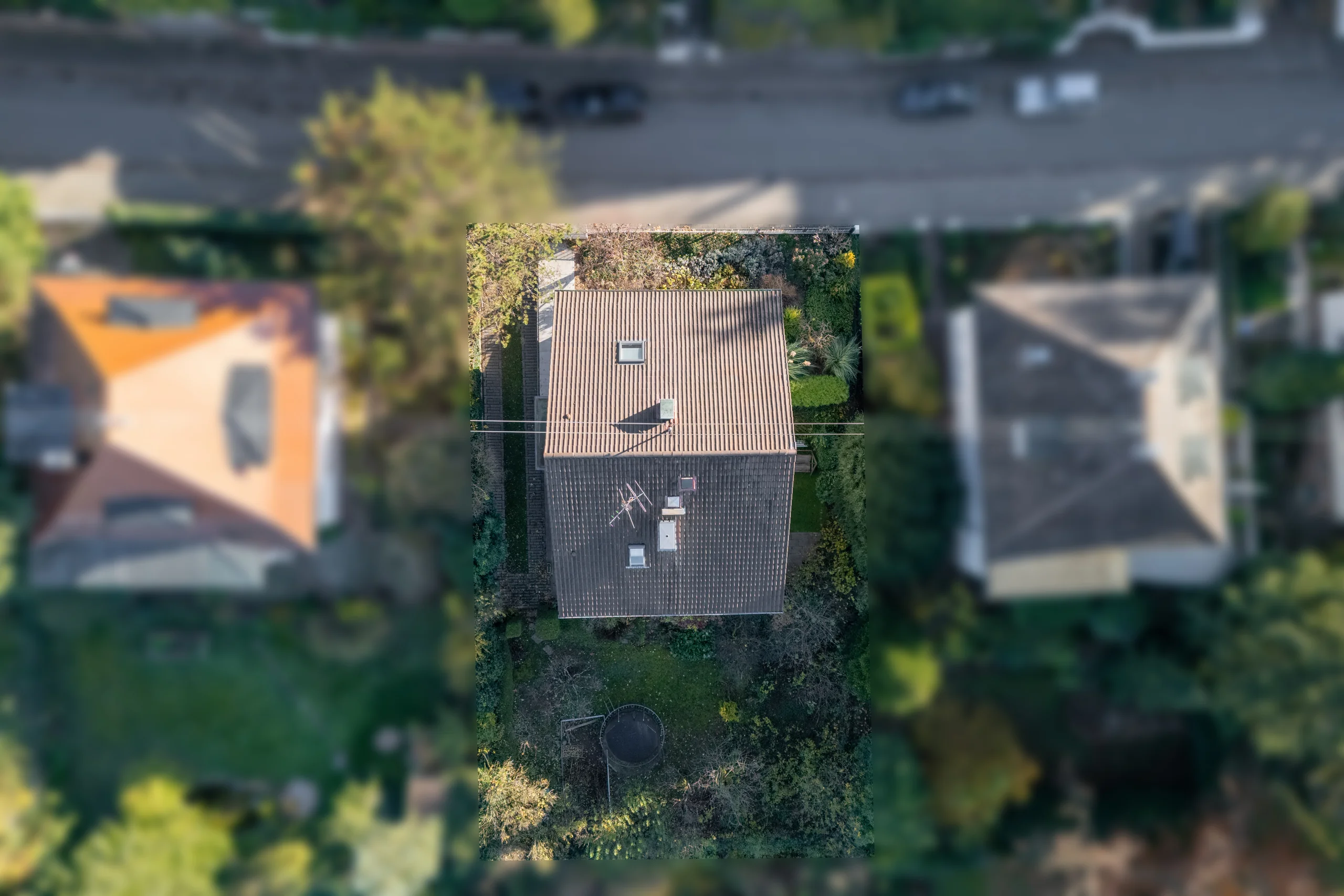 KA-Durlach / gepflegtes MFH mit drei Wohnungen, Balkonen und Gartengrundstück in ruhiger Halbhöhenlage am Turmberg