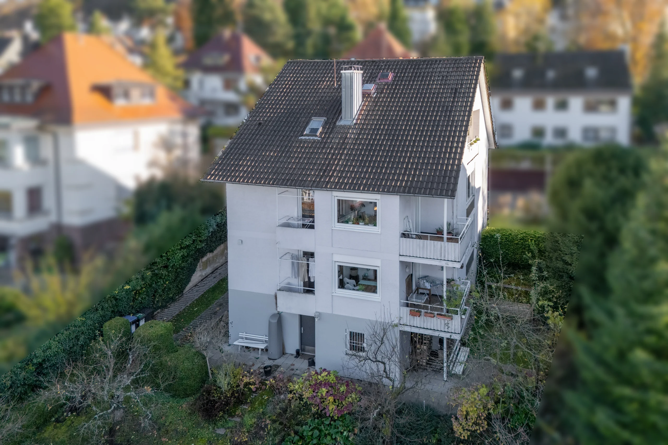 KA-Durlach / gepflegtes MFH mit drei Wohnungen, Balkonen und Gartengrundstück in ruhiger Halbhöhenlage am Turmberg