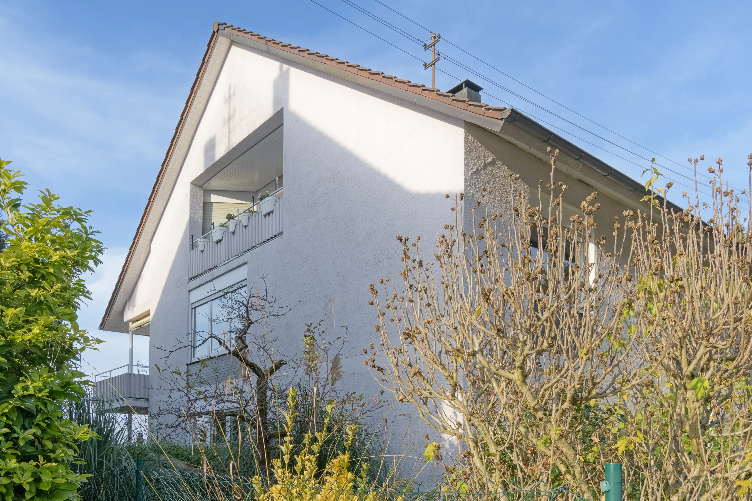 KA-Durlach / gepflegtes MFH mit drei Wohnungen, Balkonen und Gartengrundstück in ruhiger Halbhöhenlage am Turmberg