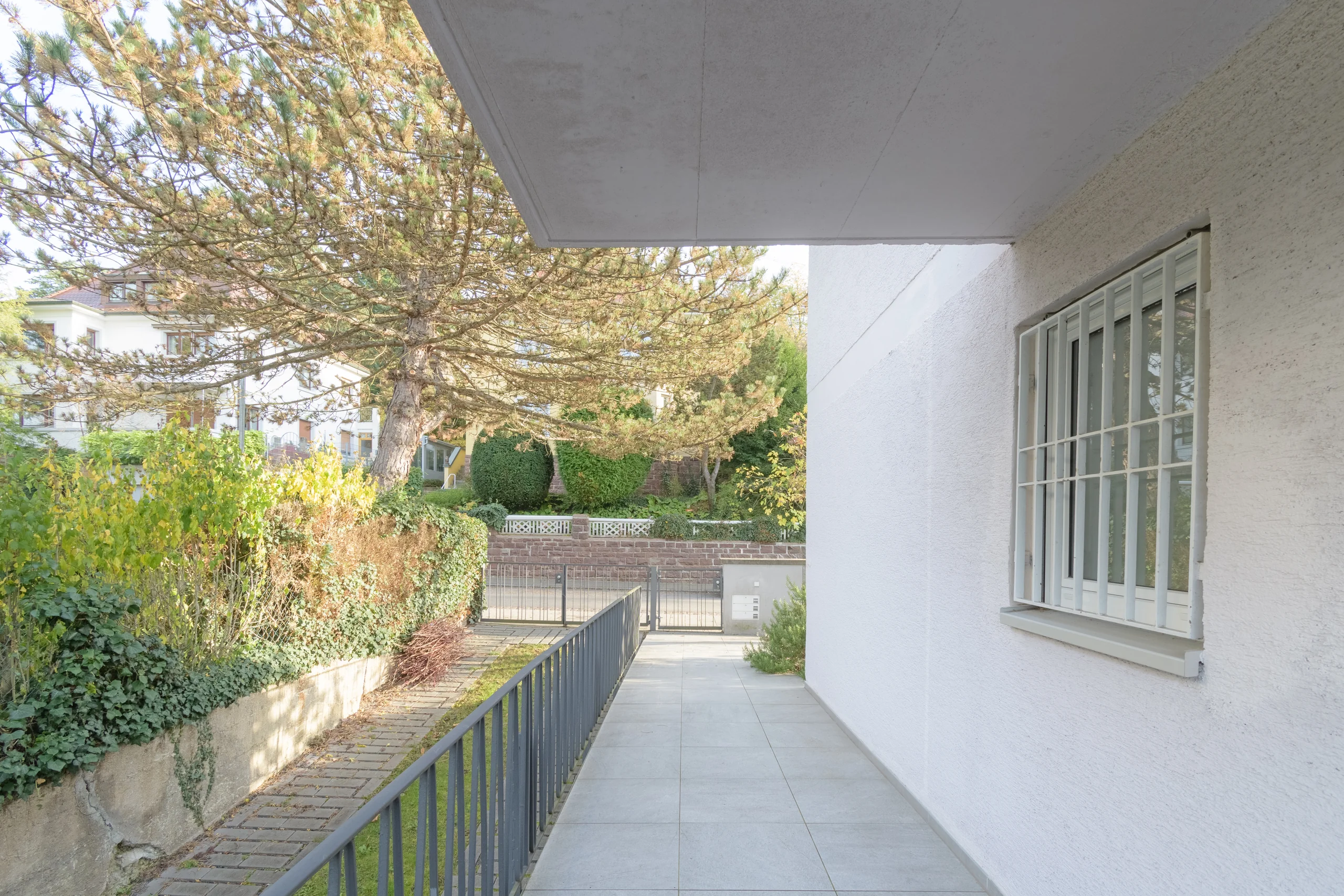 KA-Durlach / gepflegtes MFH mit drei Wohnungen, Balkonen und Gartengrundstück in ruhiger Halbhöhenlage am Turmberg