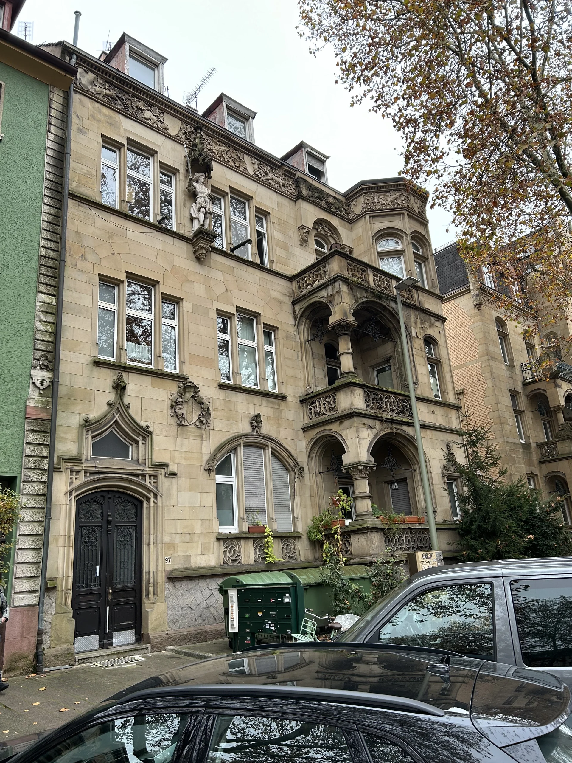 Karlsruhe Innenstadt-West / stilvolles Mehrfamilienhaus mit 13 Wohnungen, Garten, Balkonen uvm. in zentraler Lage / vermietet