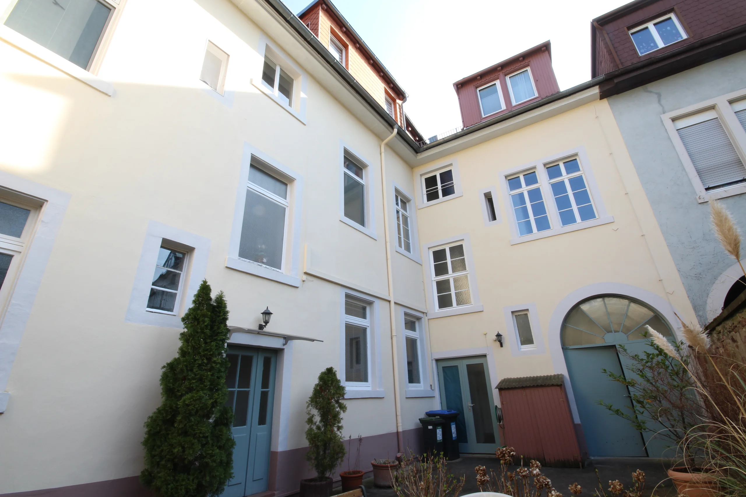 Stilvolles Mehrfamilienhaus mit sechs Einheiten in unmittelbarer Nähe zum Karlsruher Schloss / KA-Innenstadt-West