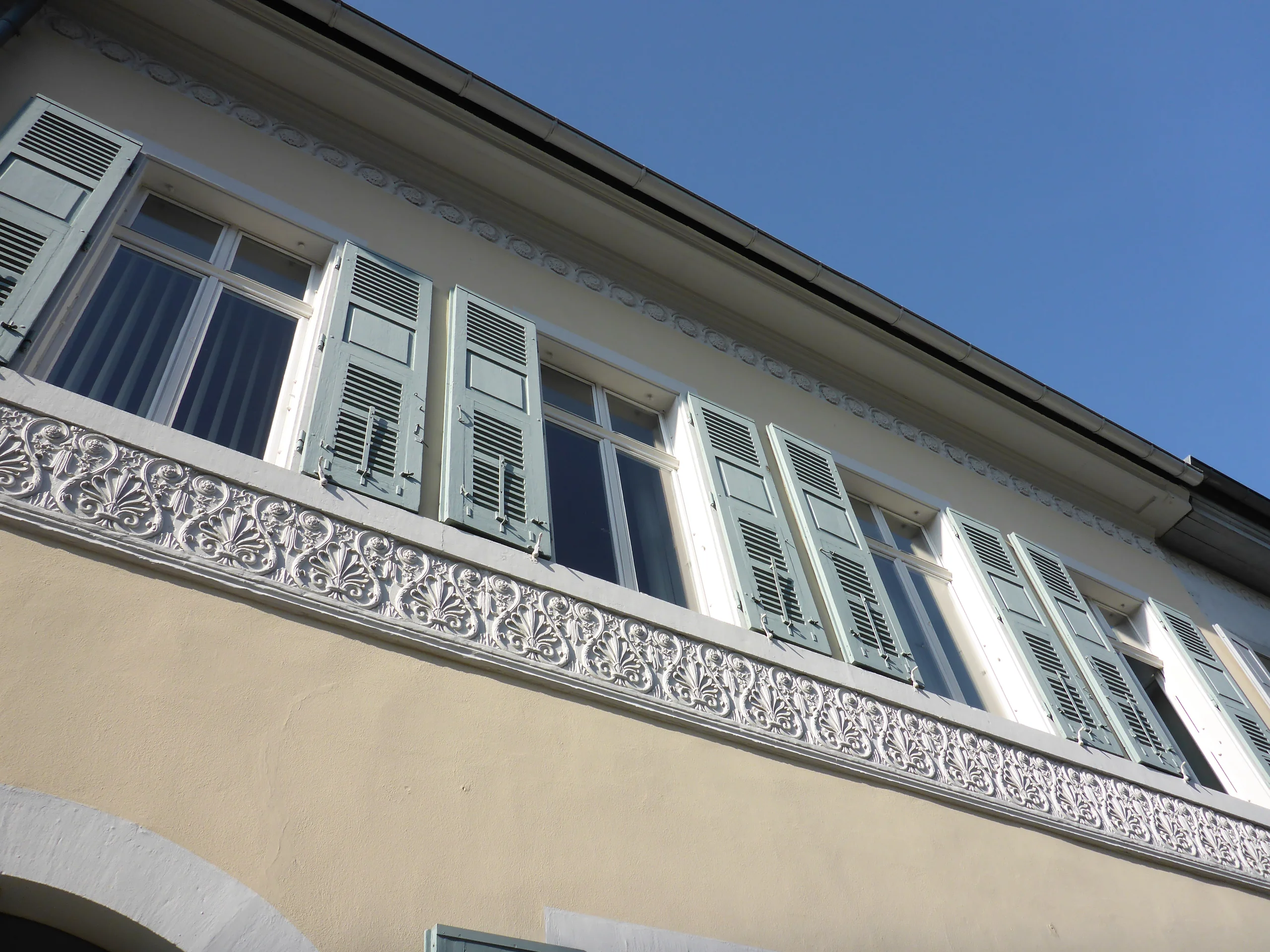 Stilvolles Mehrfamilienhaus mit sechs Einheiten in unmittelbarer Nähe zum Karlsruher Schloss / KA-Innenstadt-West