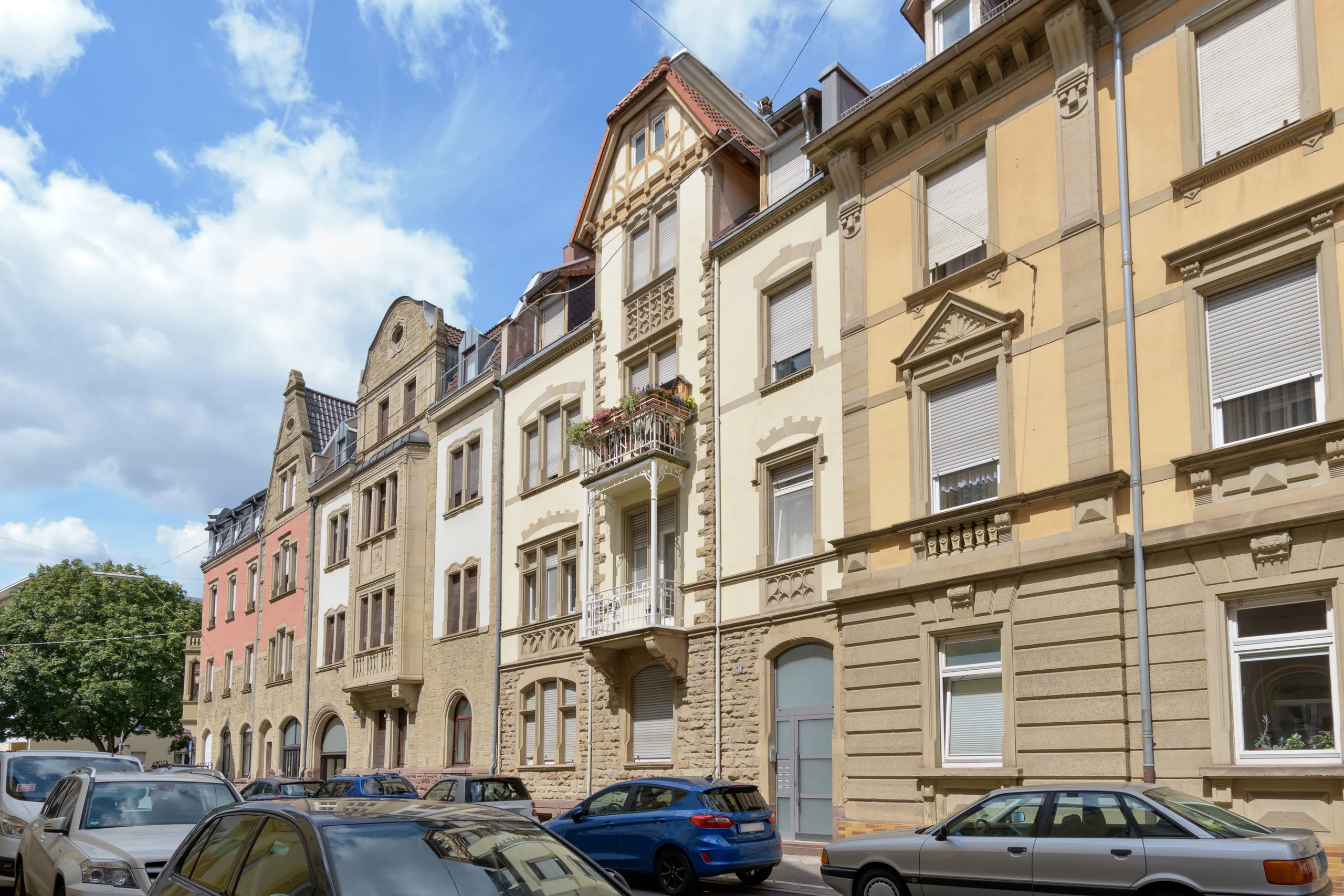 KA-Durlach / stilvolles und gepflegtes MFH mit vier Wohnungen, Garten, Innenhof und Speicherfläche / vermietet