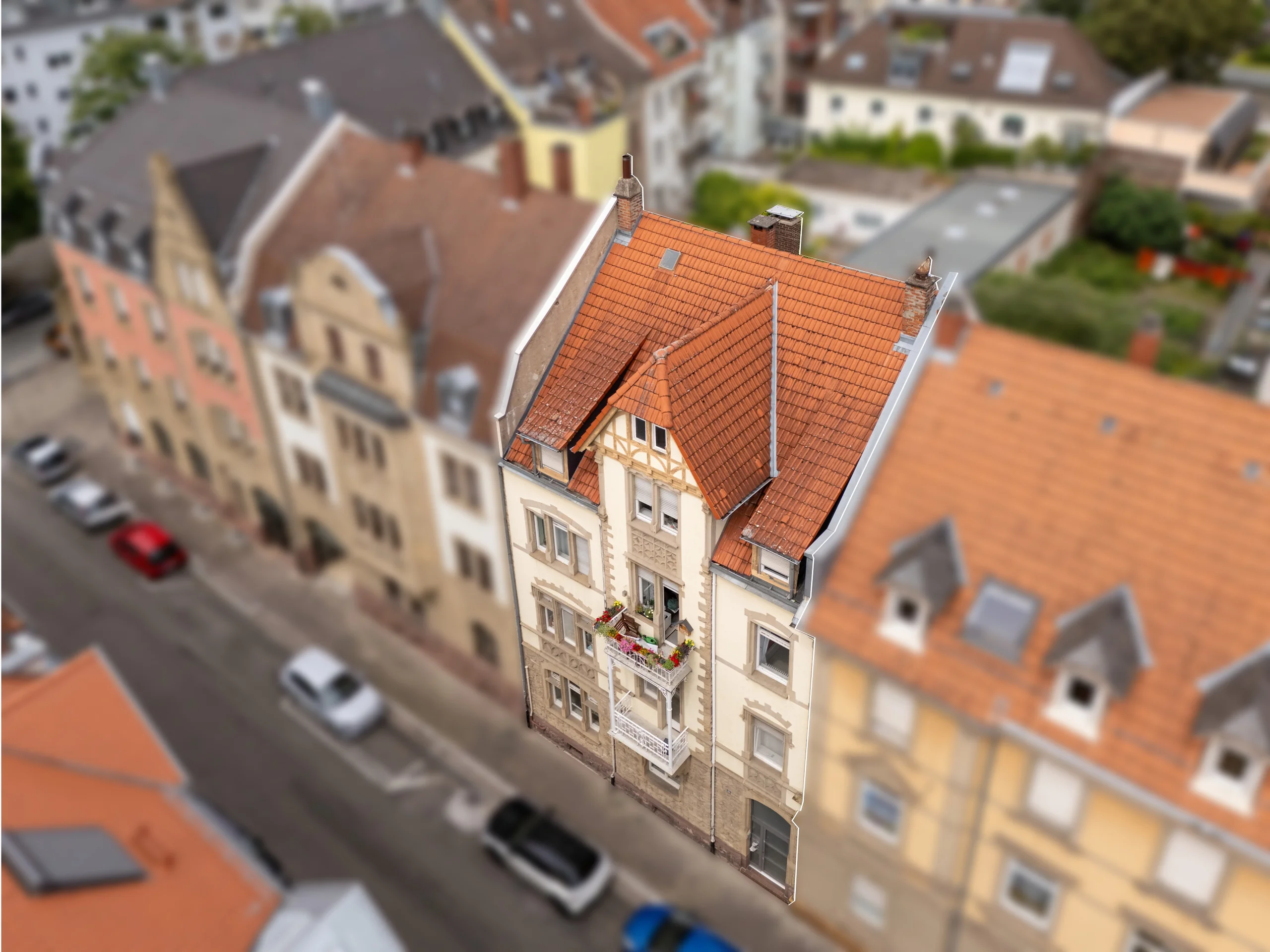 KA-Durlach / stilvolles und gepflegtes MFH mit vier Wohnungen, Garten, Innenhof und Speicherfläche / vermietet