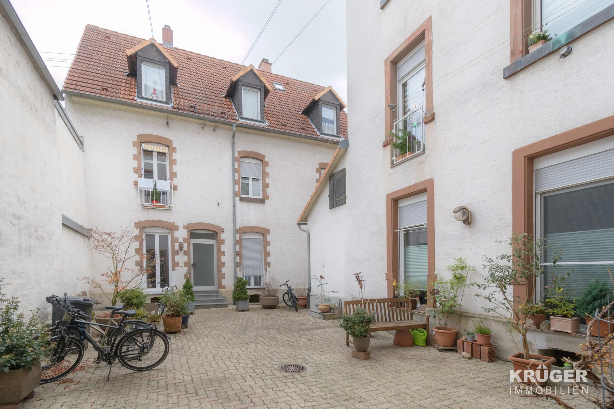 KA-Durlach in Bahnhofsnähe / helle 1-Zi-Altbau-Whg mit EBK / vermietet