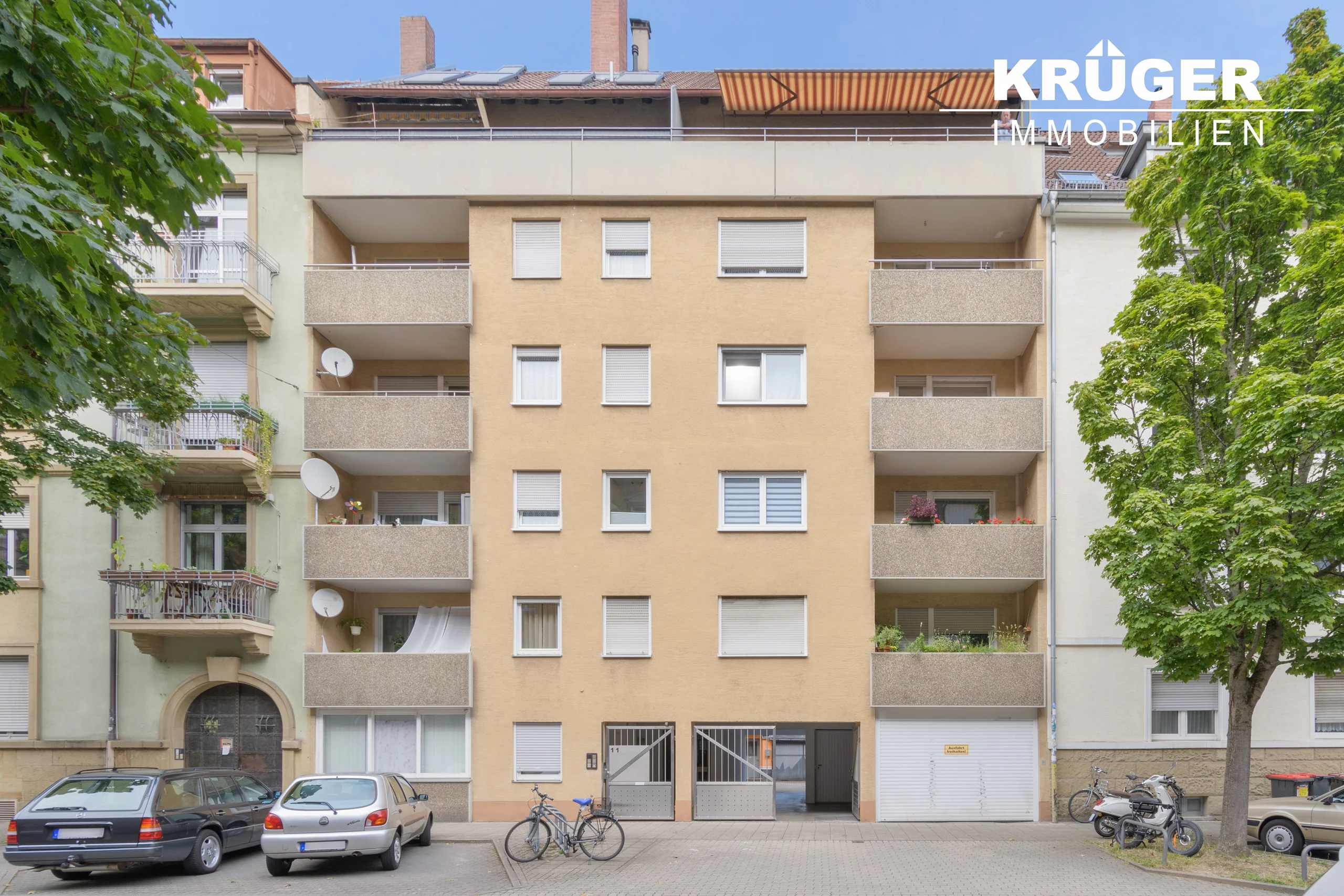 KA-Oststadt / gemütliche 2-Zi-Whg mit Balkon, EBK, Aufzug und KFZ-Stellplatz auf Erbpachtgrundstück / vermietet