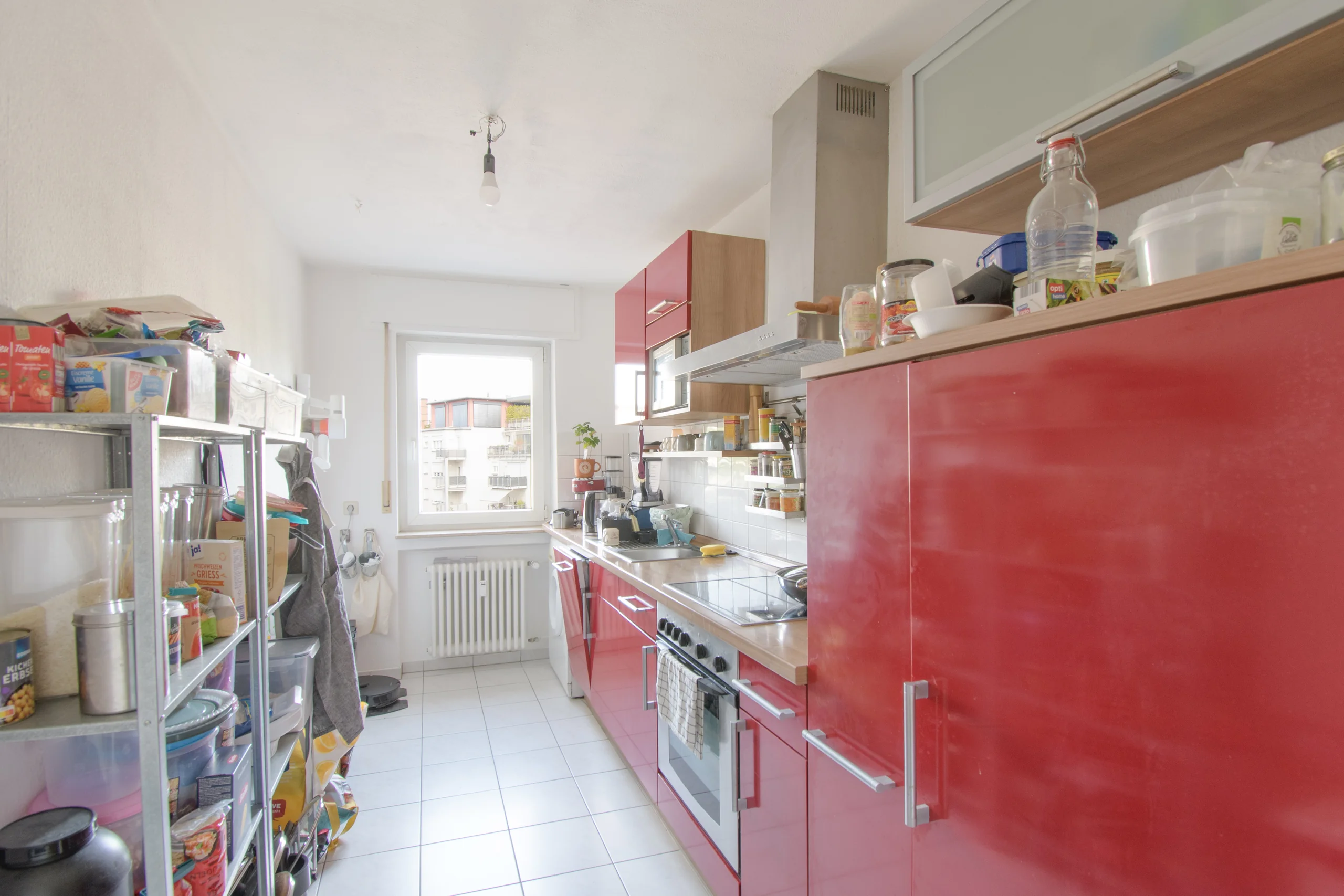 KA-Oststadt / gemütliche 2-Zi-Whg mit Balkon, EBK, Aufzug und KFZ-Stellplatz auf Erbpachtgrundstück / vermietet
