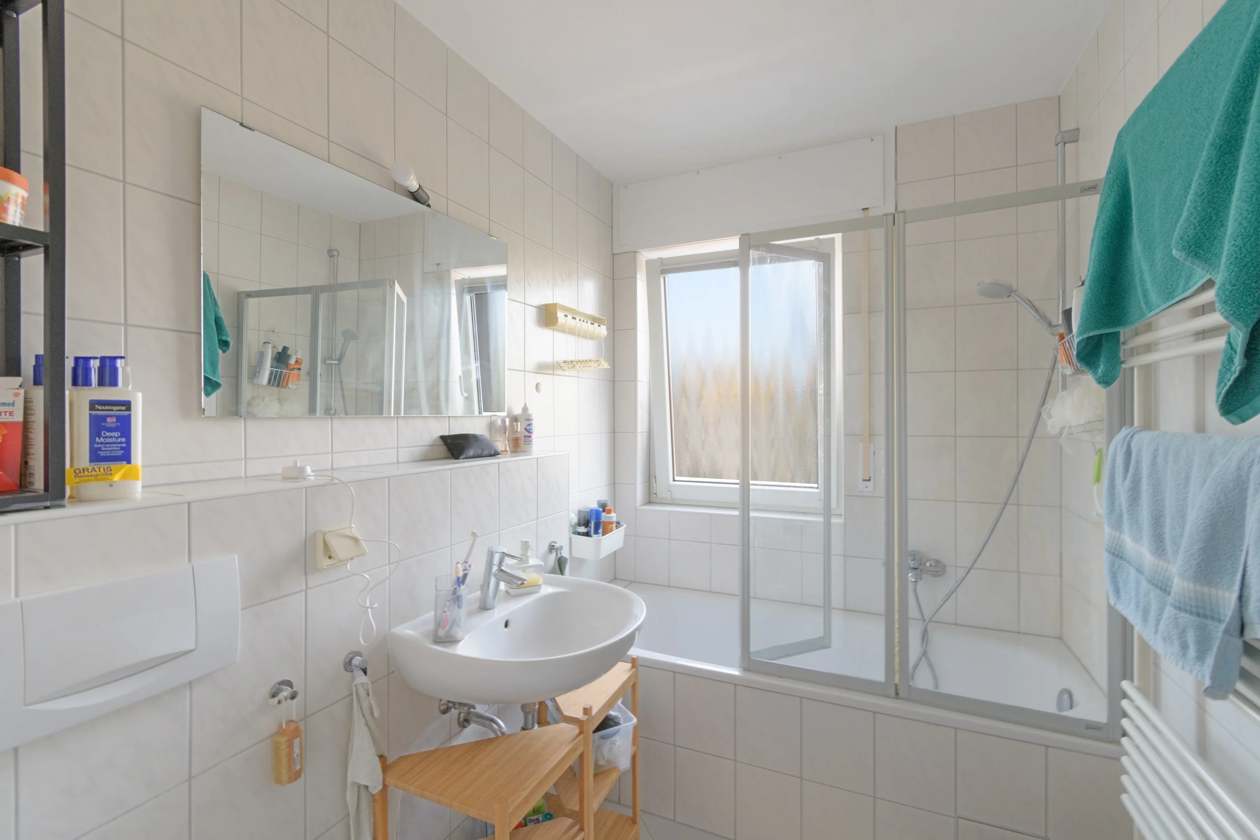 KA-Oststadt / gemütliche 2-Zi-Whg mit Balkon, EBK, Aufzug und KFZ-Stellplatz auf Erbpachtgrundstück / vermietet