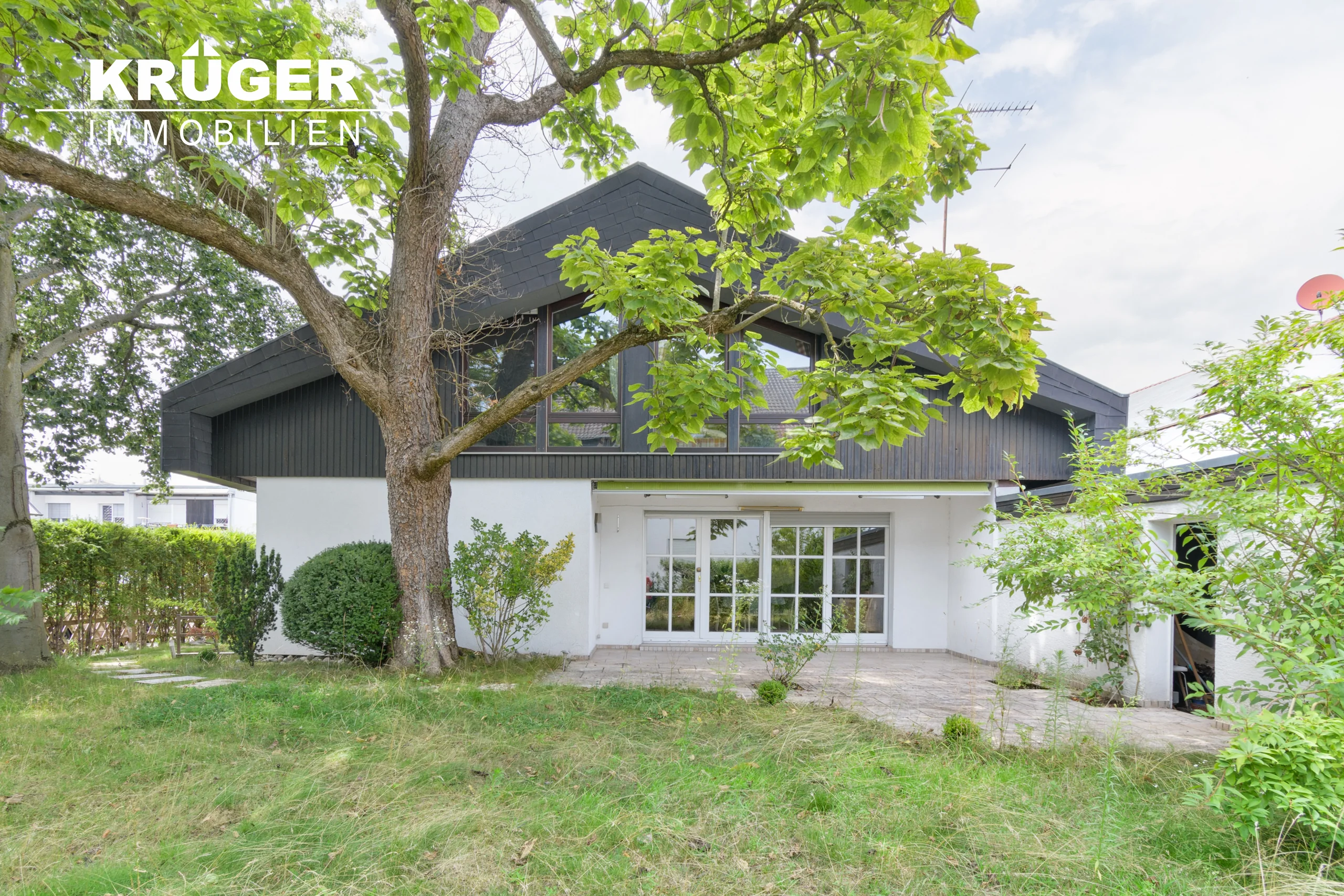 Ettlingen-Bruchhausen / geräumiges Einfamilienhaus mit Garten, Garage, Hobbyraum & Büroräumen