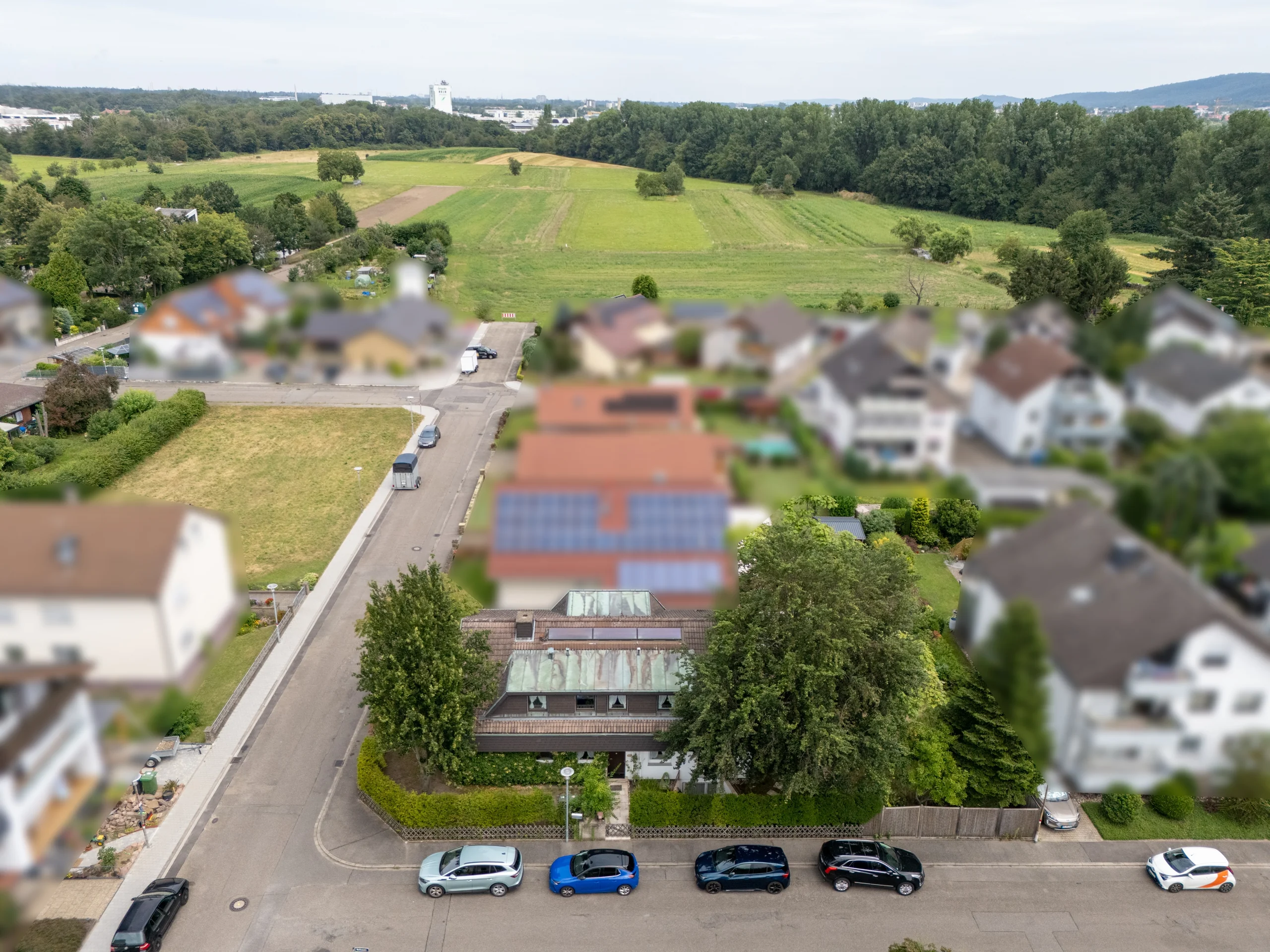 Ettlingen-Bruchhausen / geräumiges Einfamilienhaus mit Garten, Garage, Hobbyraum & Büroräumen