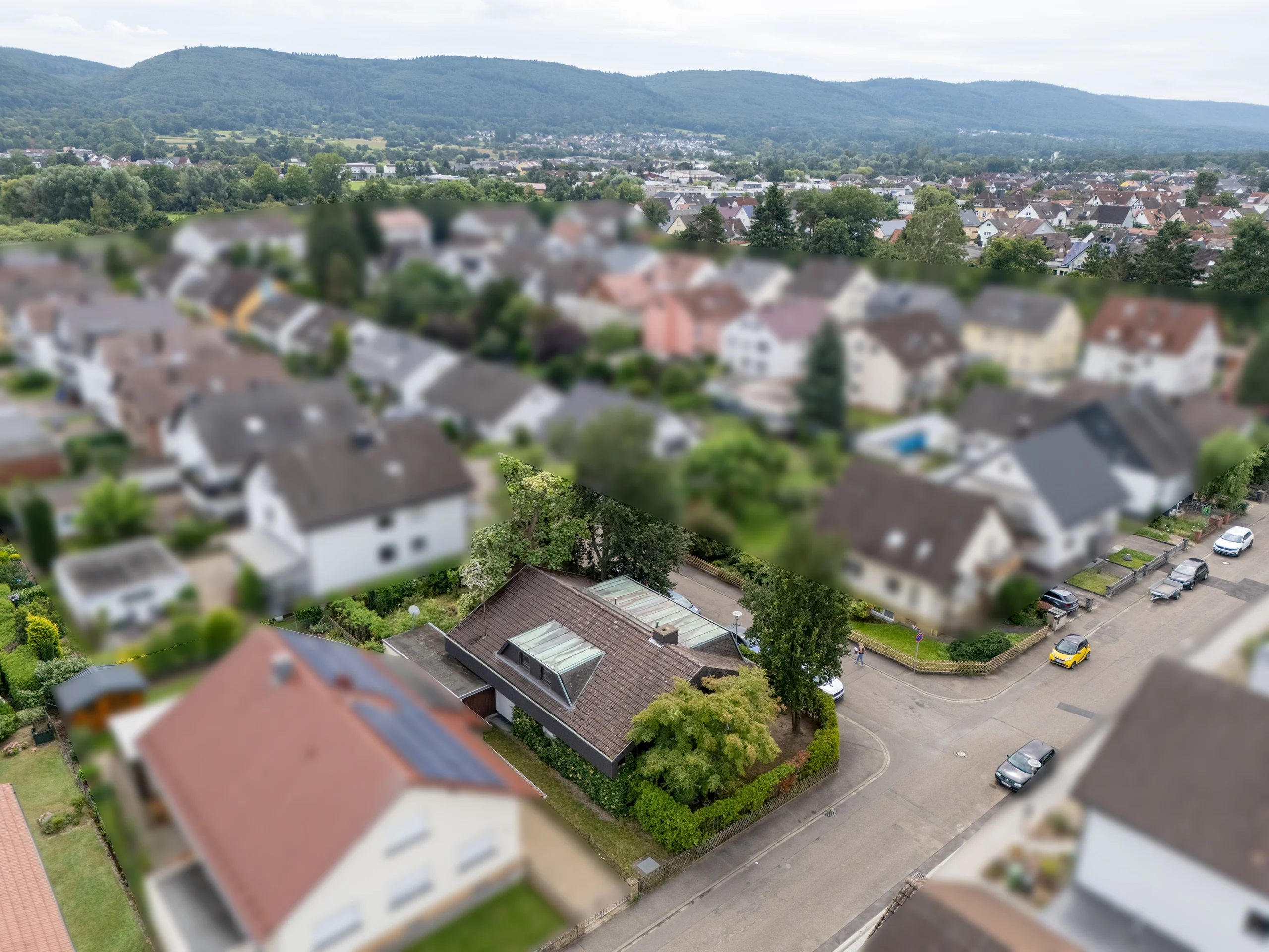 Ettlingen-Bruchhausen / geräumiges Einfamilienhaus mit Garten, Garage, Hobbyraum & Büroräumen