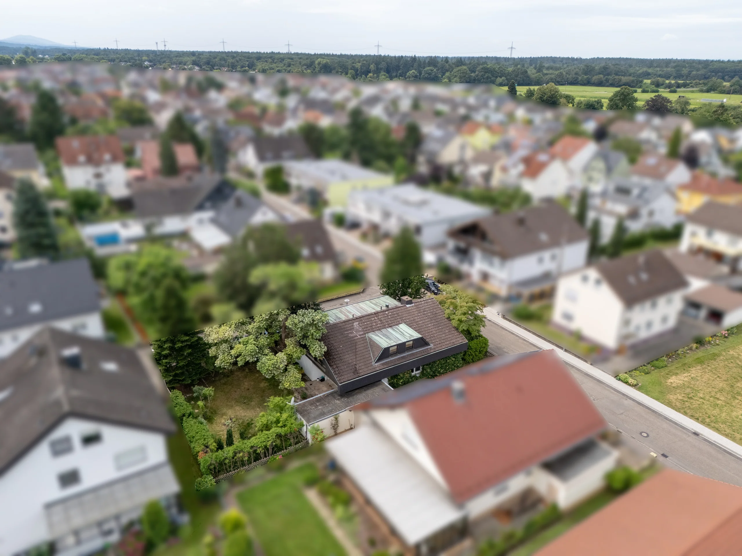 Ettlingen-Bruchhausen / geräumiges Einfamilienhaus mit Garten, Garage, Hobbyraum & Büroräumen