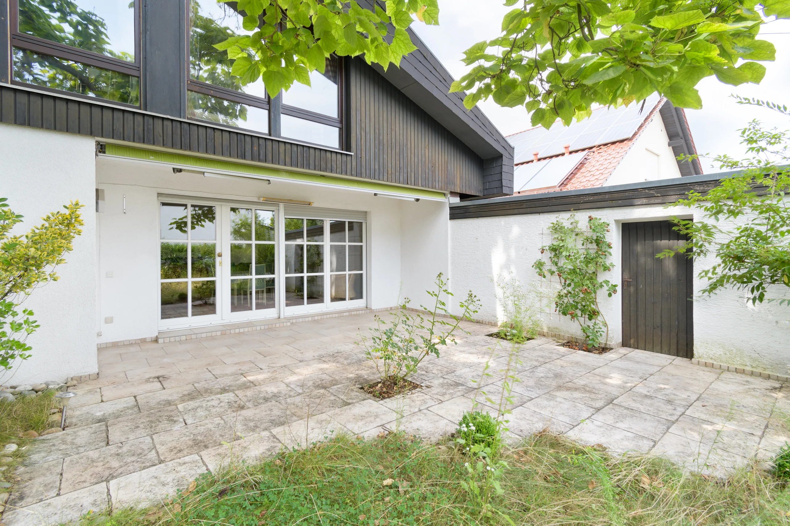 Ettlingen-Bruchhausen / geräumiges Einfamilienhaus mit Garten, Garage, Hobbyraum & Büroräumen