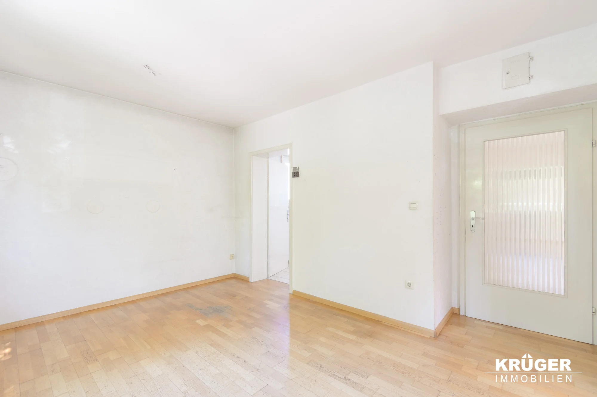 Eggenstein-Leopoldshafen / Zweifamilienhaus mit Garten und Doppelgarage in ruhiger Lage / bezugsfrei