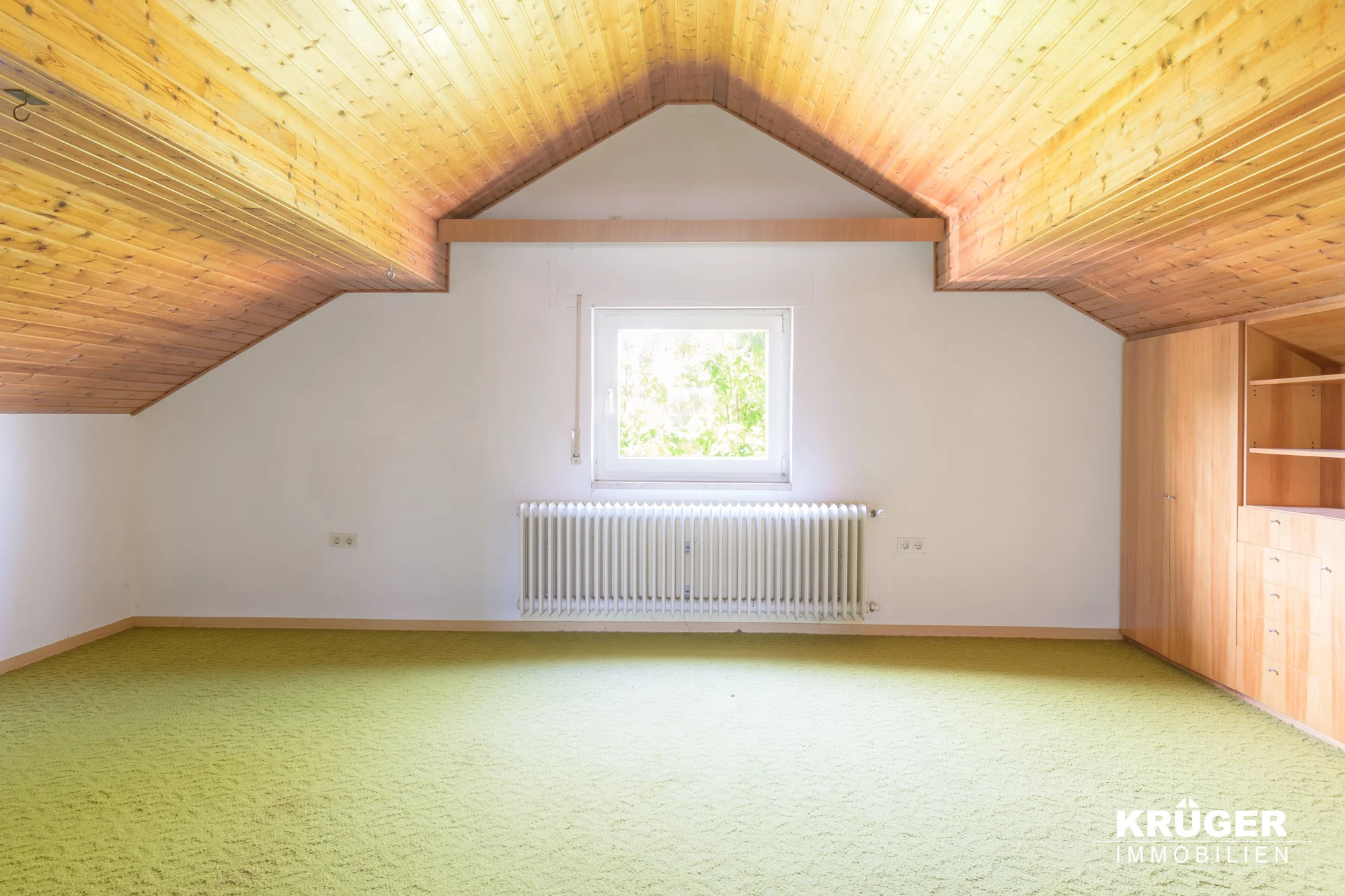 Eggenstein-Leopoldshafen / Zweifamilienhaus mit Garten und Doppelgarage in ruhiger Lage / bezugsfrei